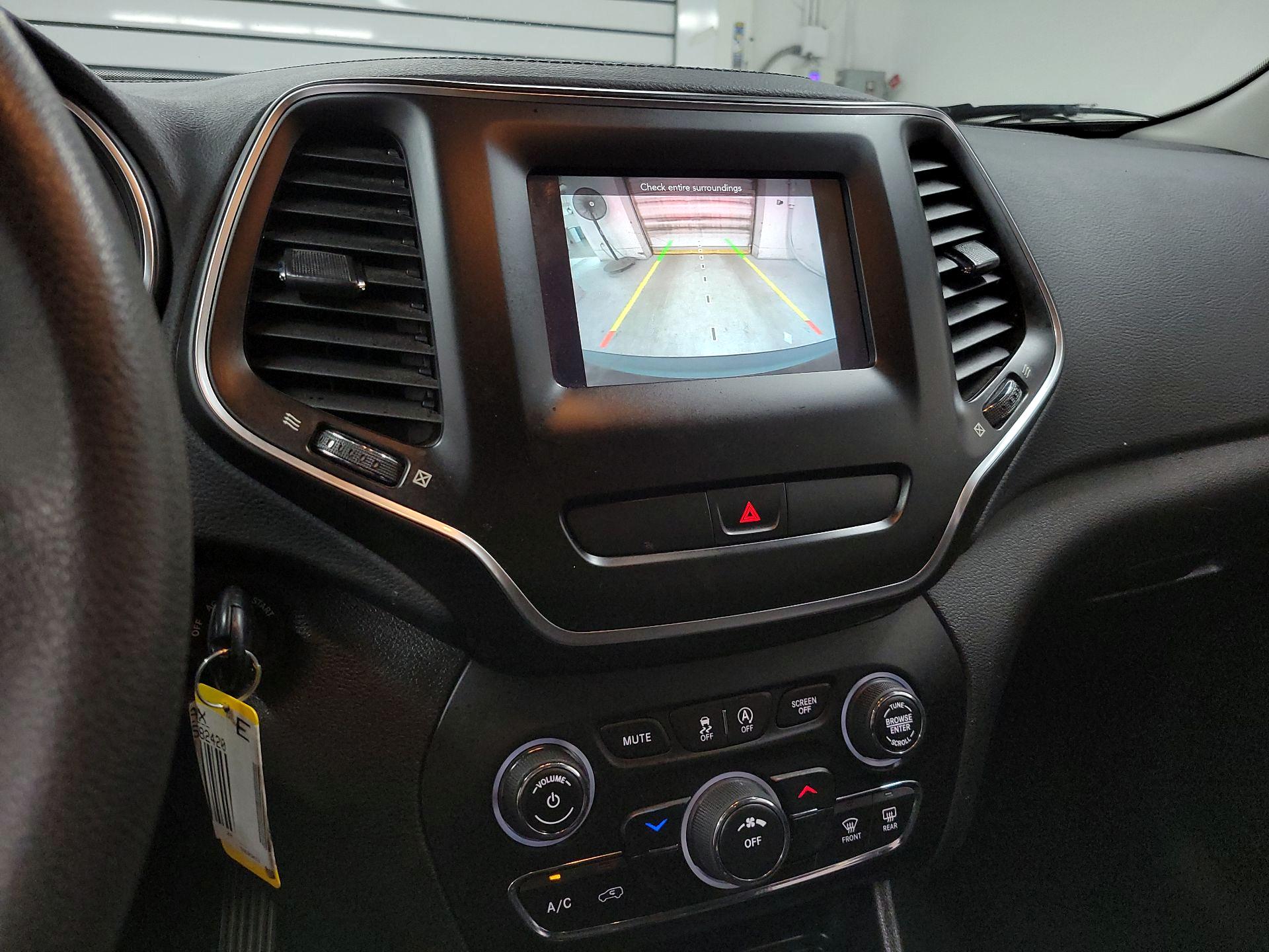 Thumbnail: 2020 Jeep Cherokee - 14