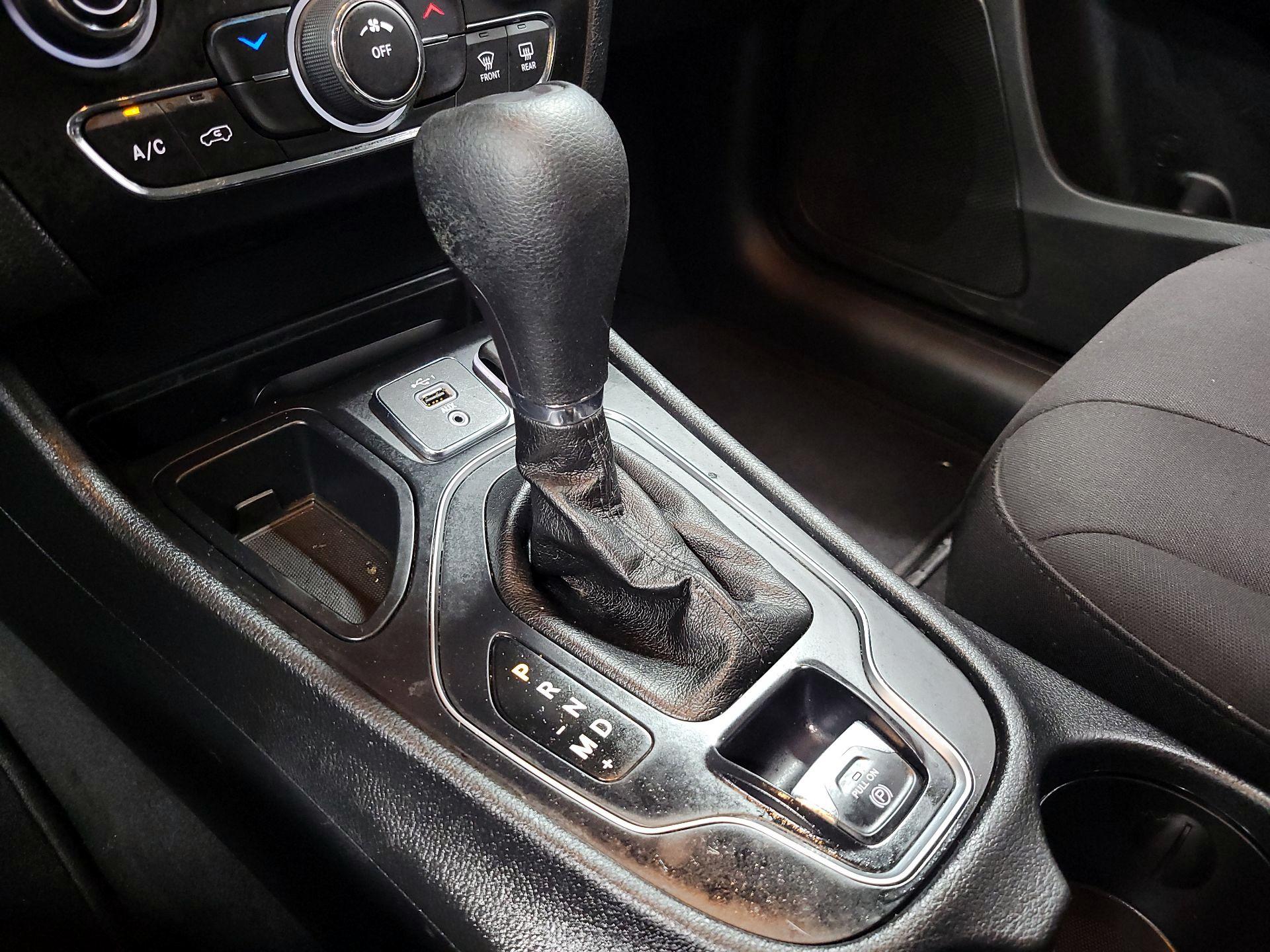 Thumbnail: 2020 Jeep Cherokee - 17