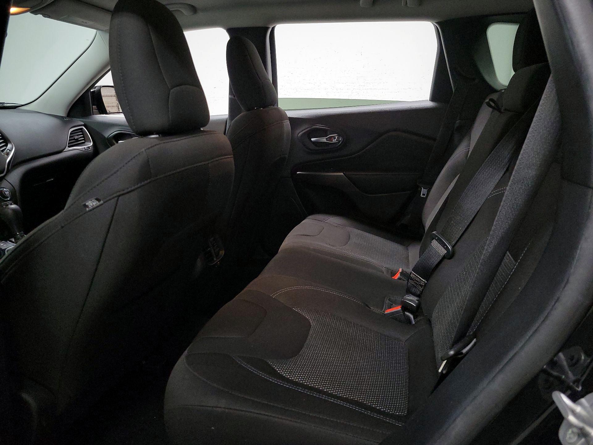 Thumbnail: 2020 Jeep Cherokee - 18