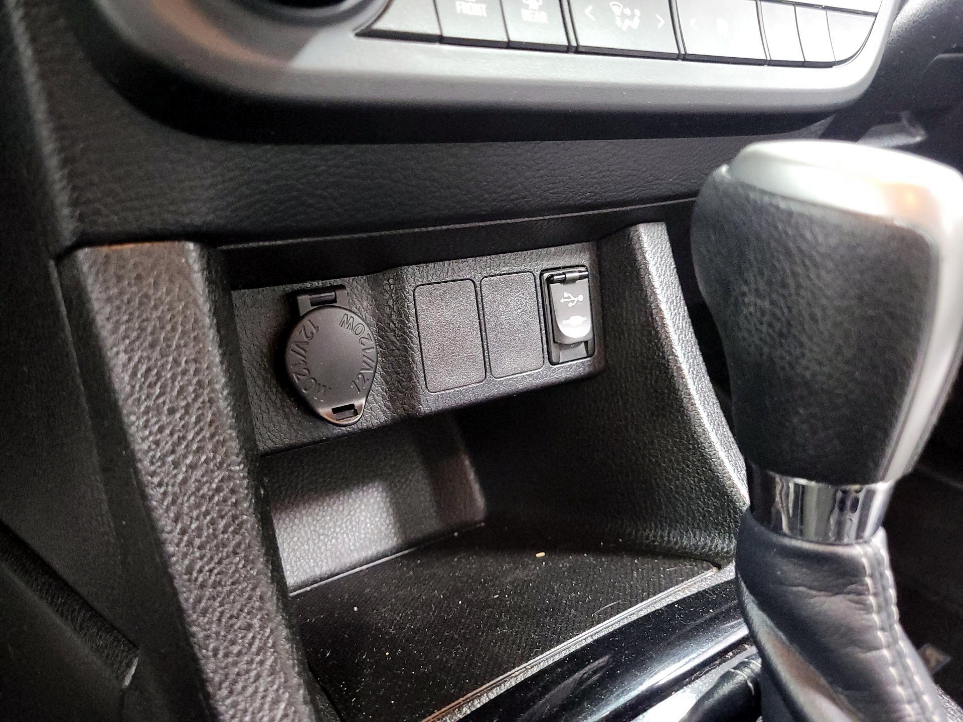 Thumbnail: 2015 Toyota Corolla - 18