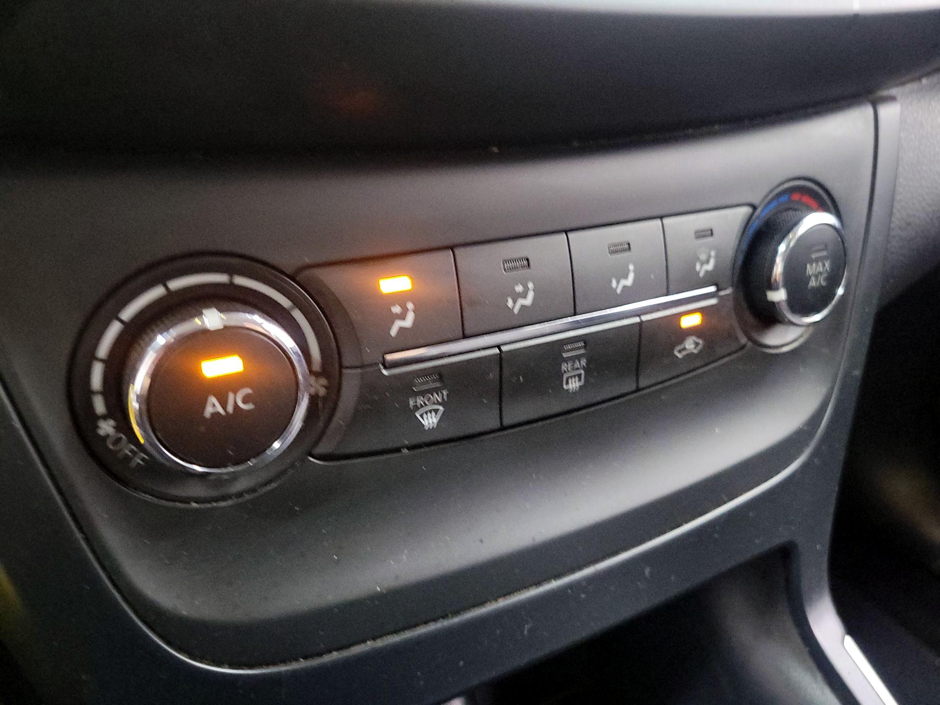 Thumbnail: 2017 Nissan Sentra - 14