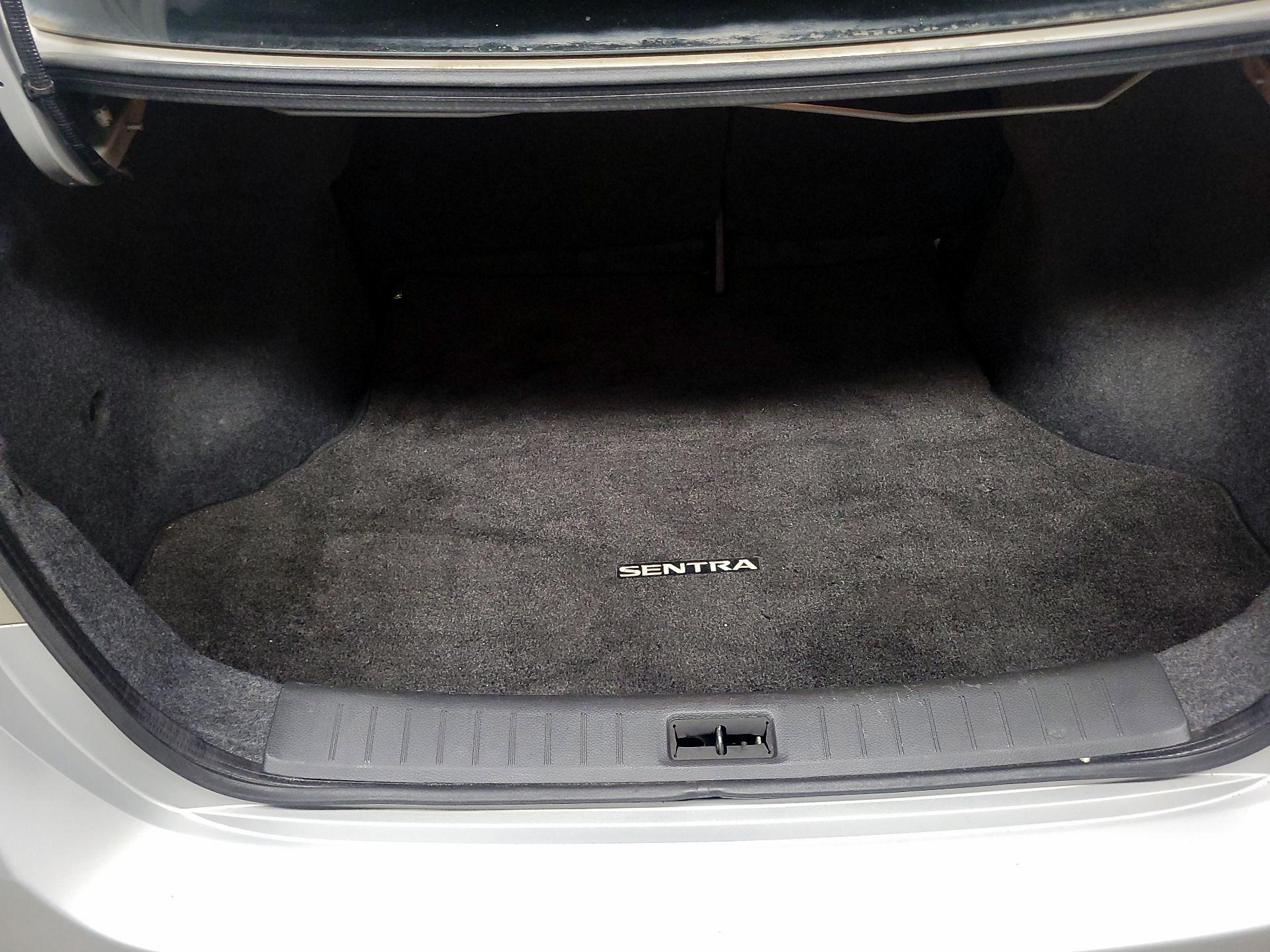 Thumbnail: 2017 Nissan Sentra - 16