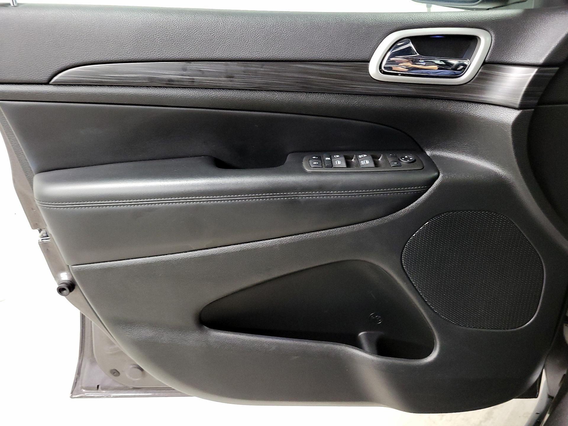 Thumbnail: 2021 Jeep Grand Cherokee - 12