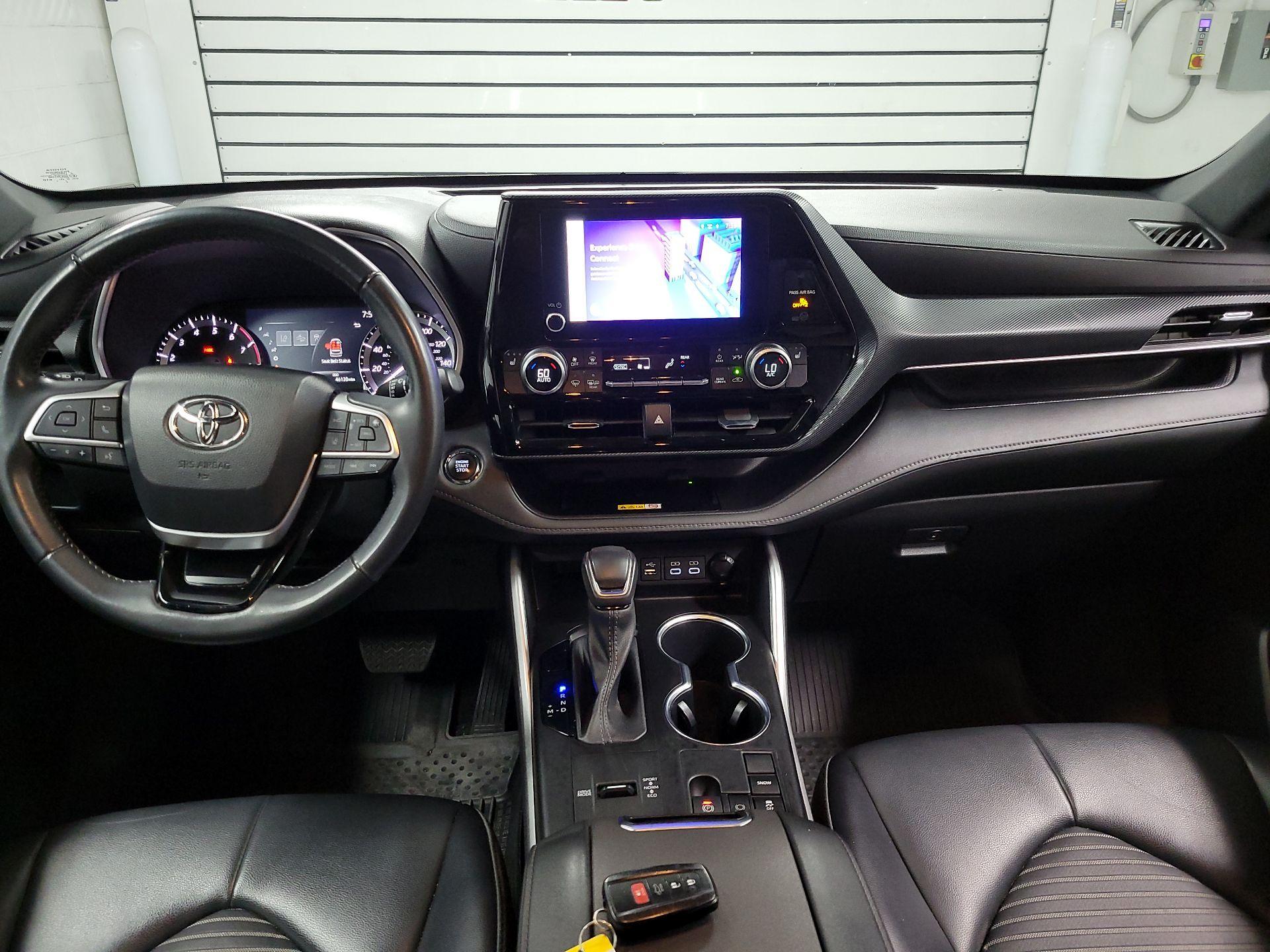 Thumbnail: 2023 Toyota Highlander - 9