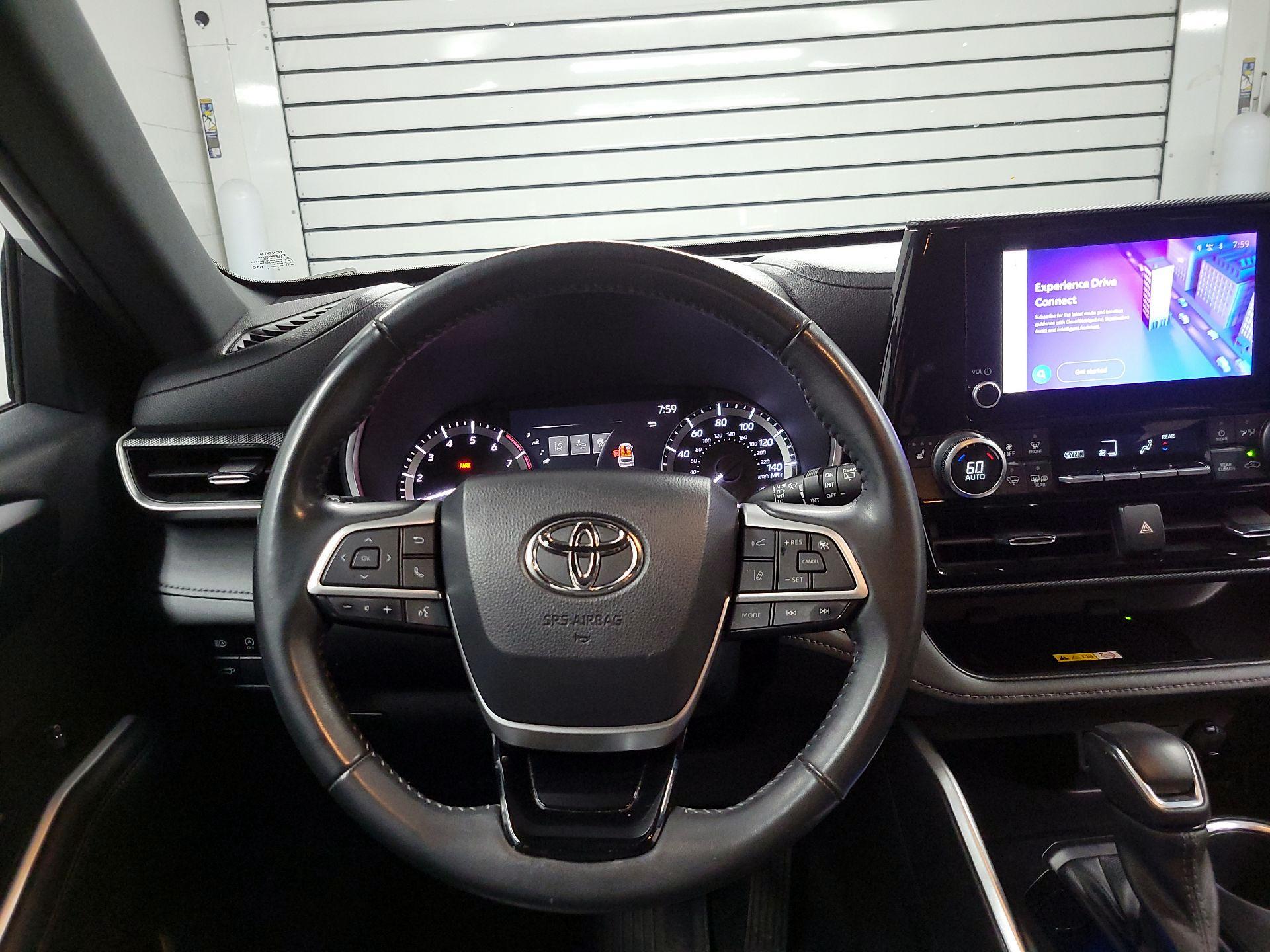 Thumbnail: 2023 Toyota Highlander - 10