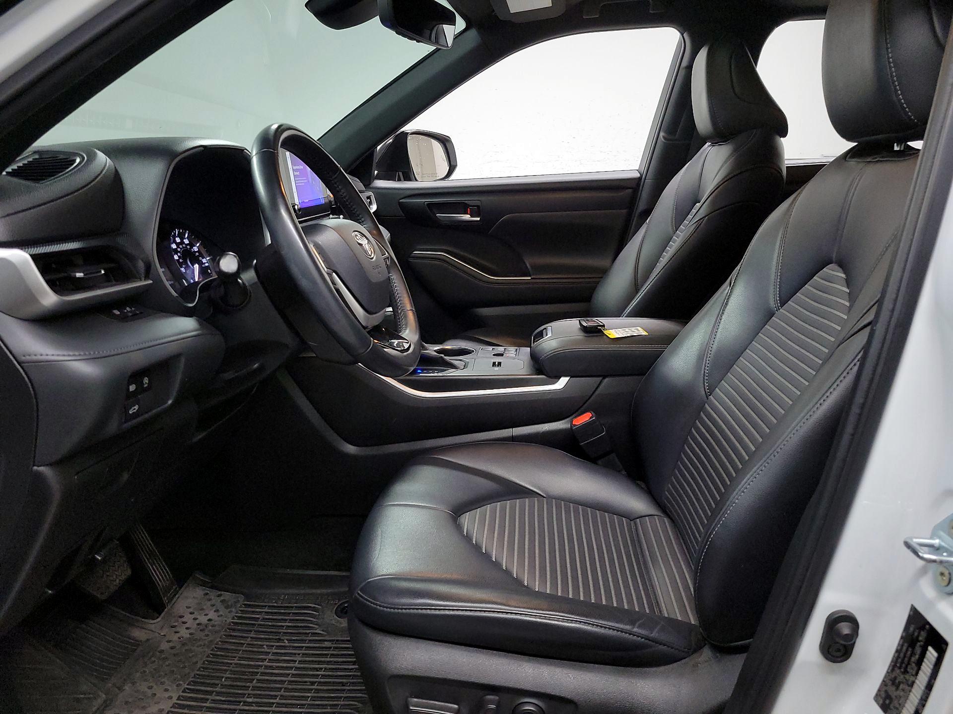 Thumbnail: 2023 Toyota Highlander - 11