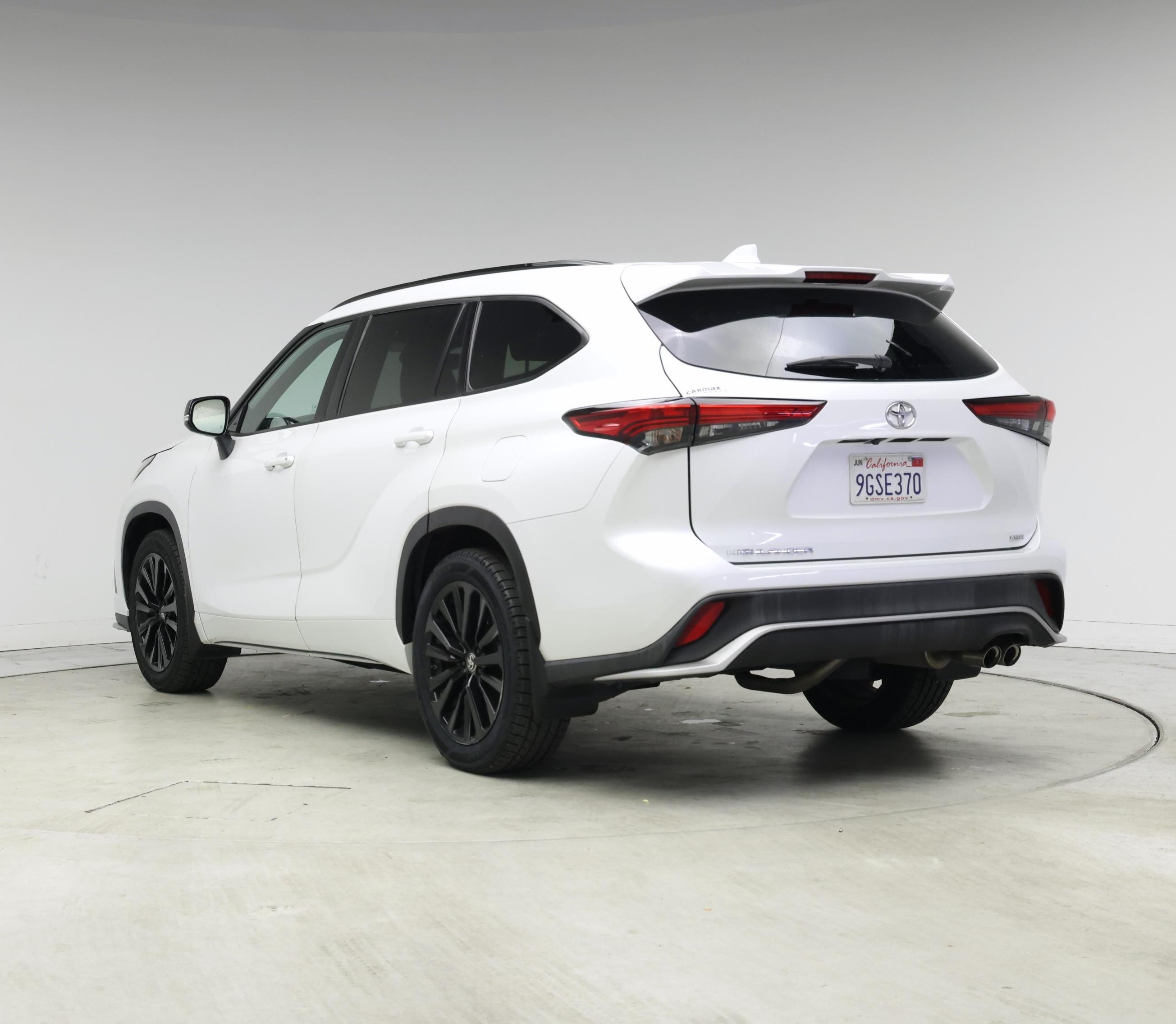 Thumbnail: 2023 Toyota Highlander - 2