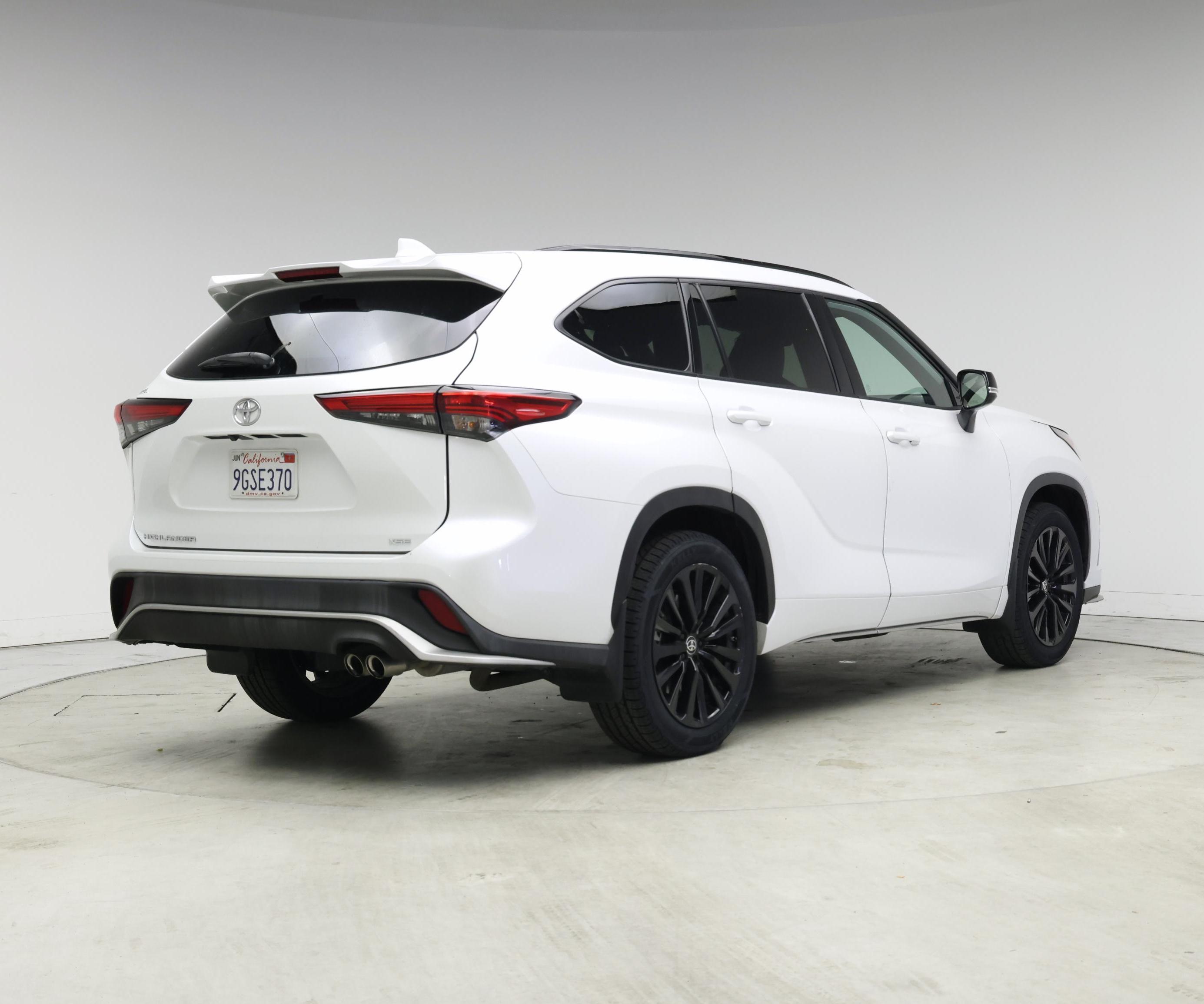 Thumbnail: 2023 Toyota Highlander - 8