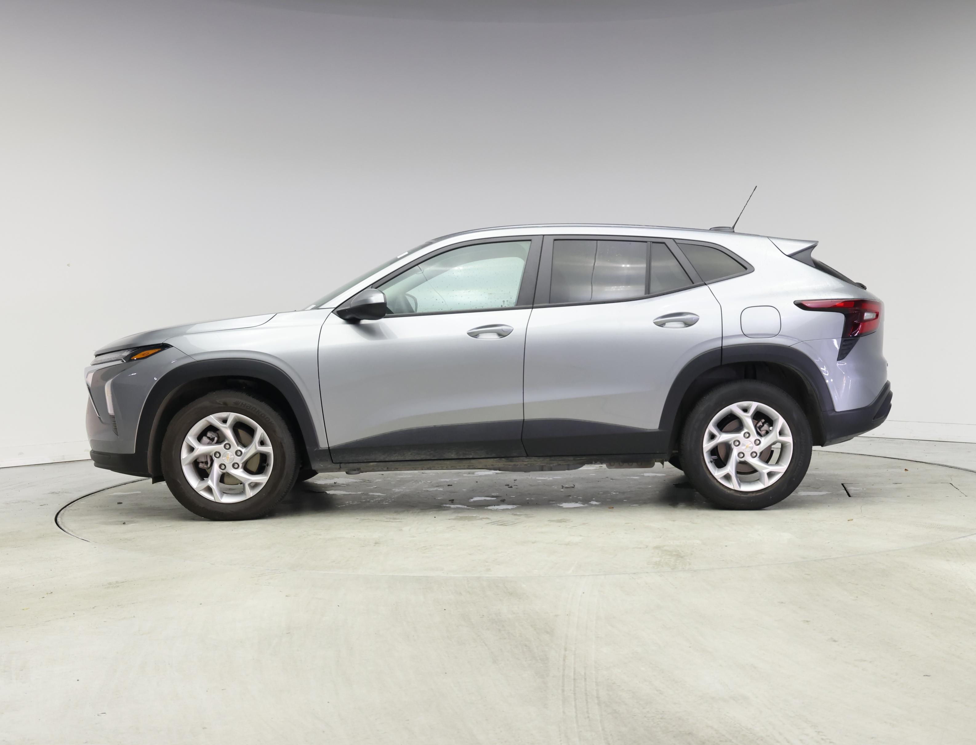 Thumbnail: 2024 Chevrolet Trax - 3