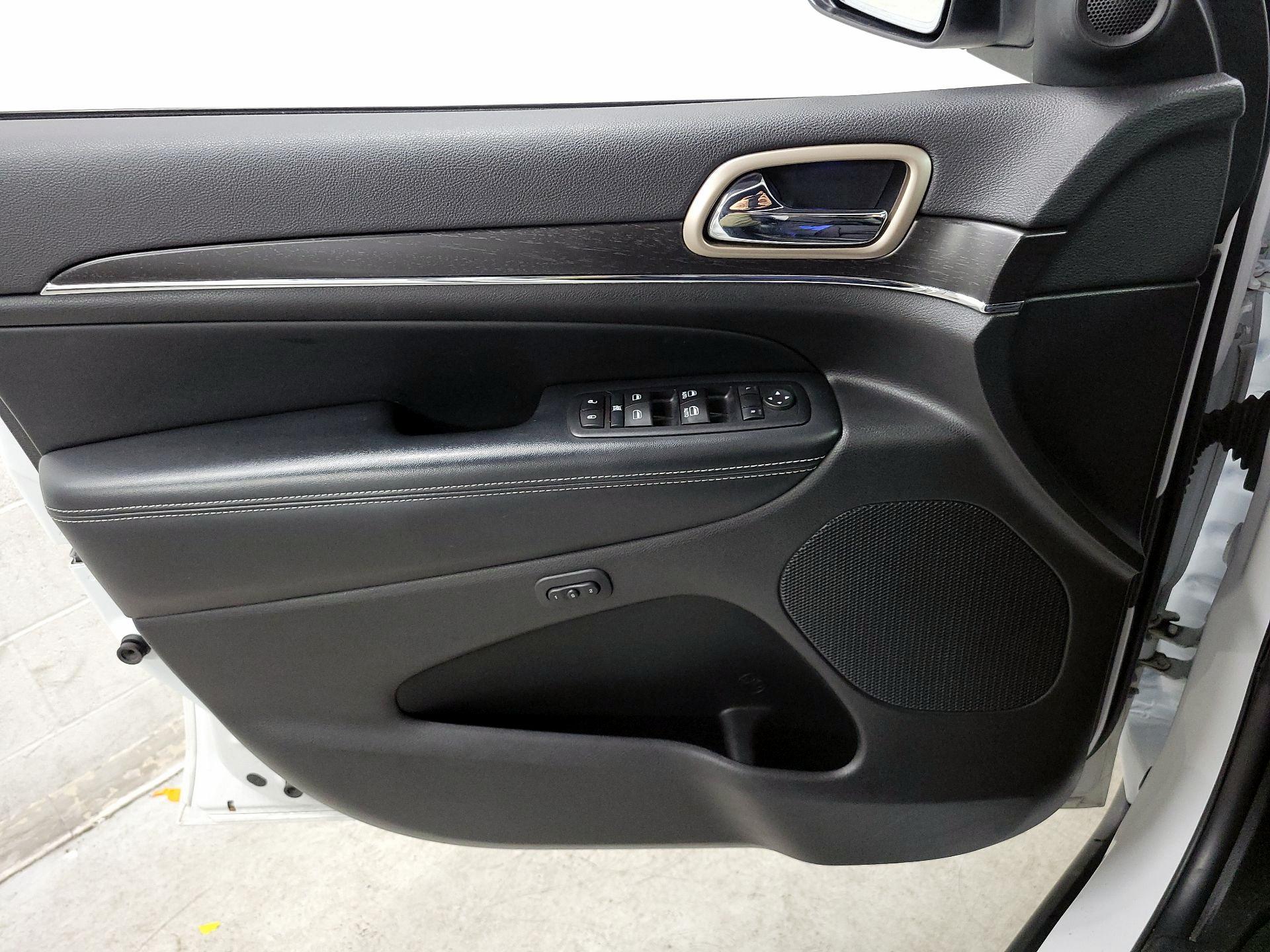 Thumbnail: 2017 Jeep Grand Cherokee - 12