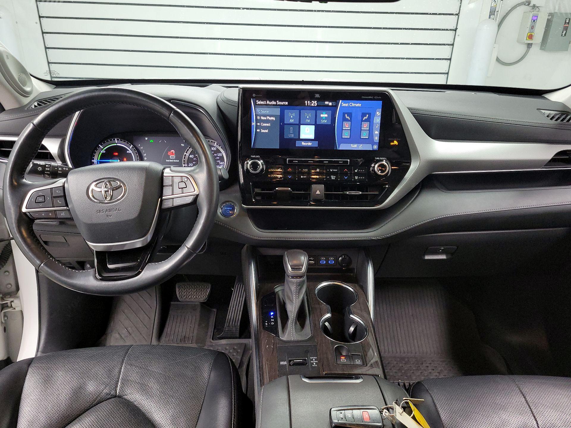 Thumbnail: 2022 Toyota Highlander - 9