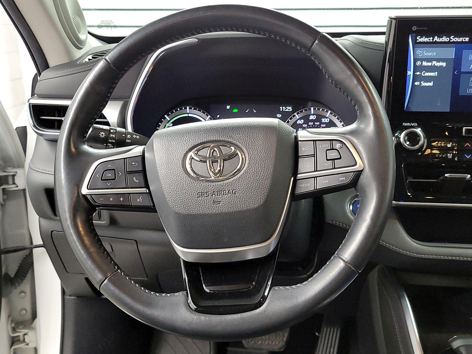 Thumbnail: 2022 Toyota Highlander - 10