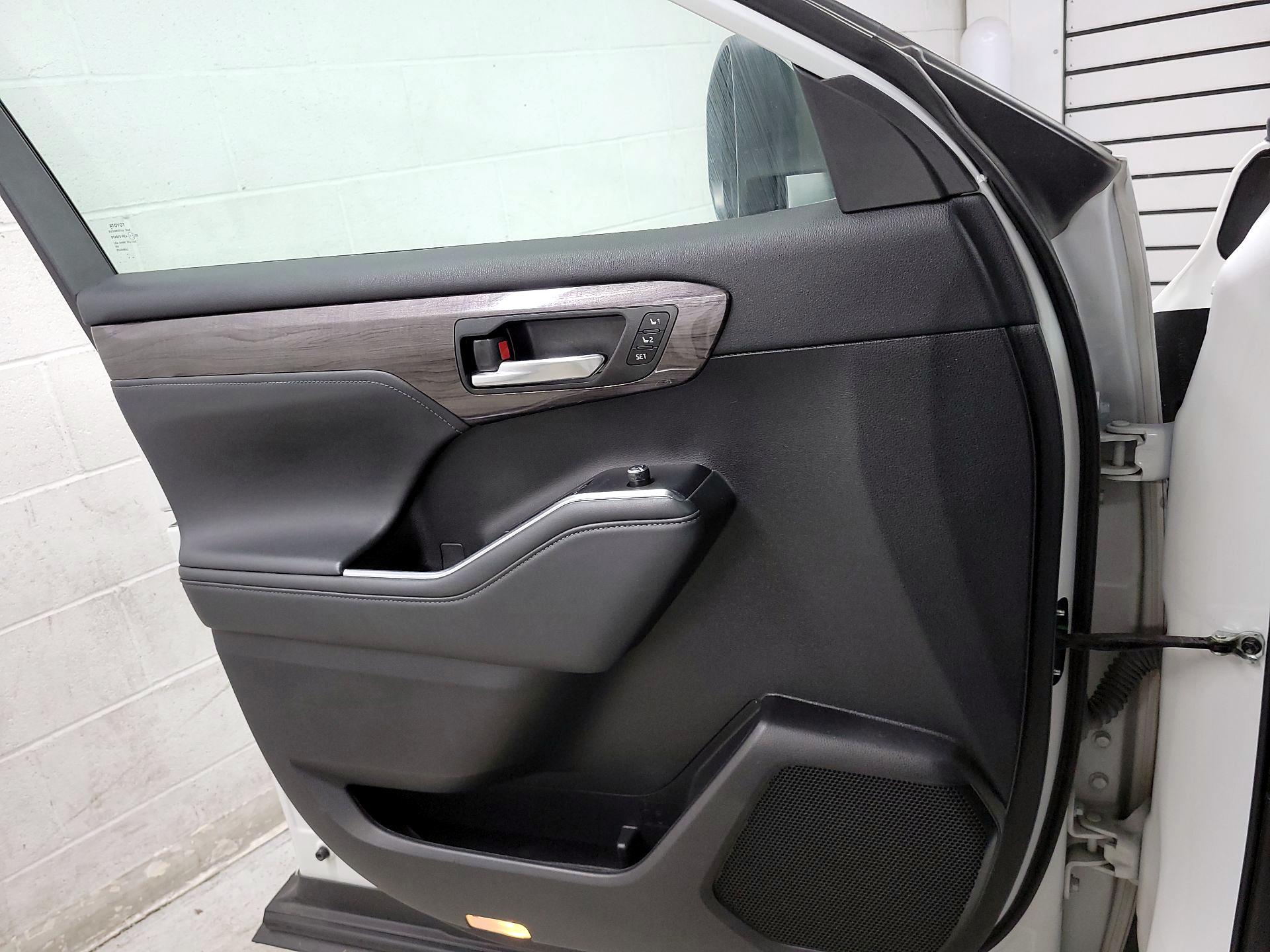 Thumbnail: 2022 Toyota Highlander - 12