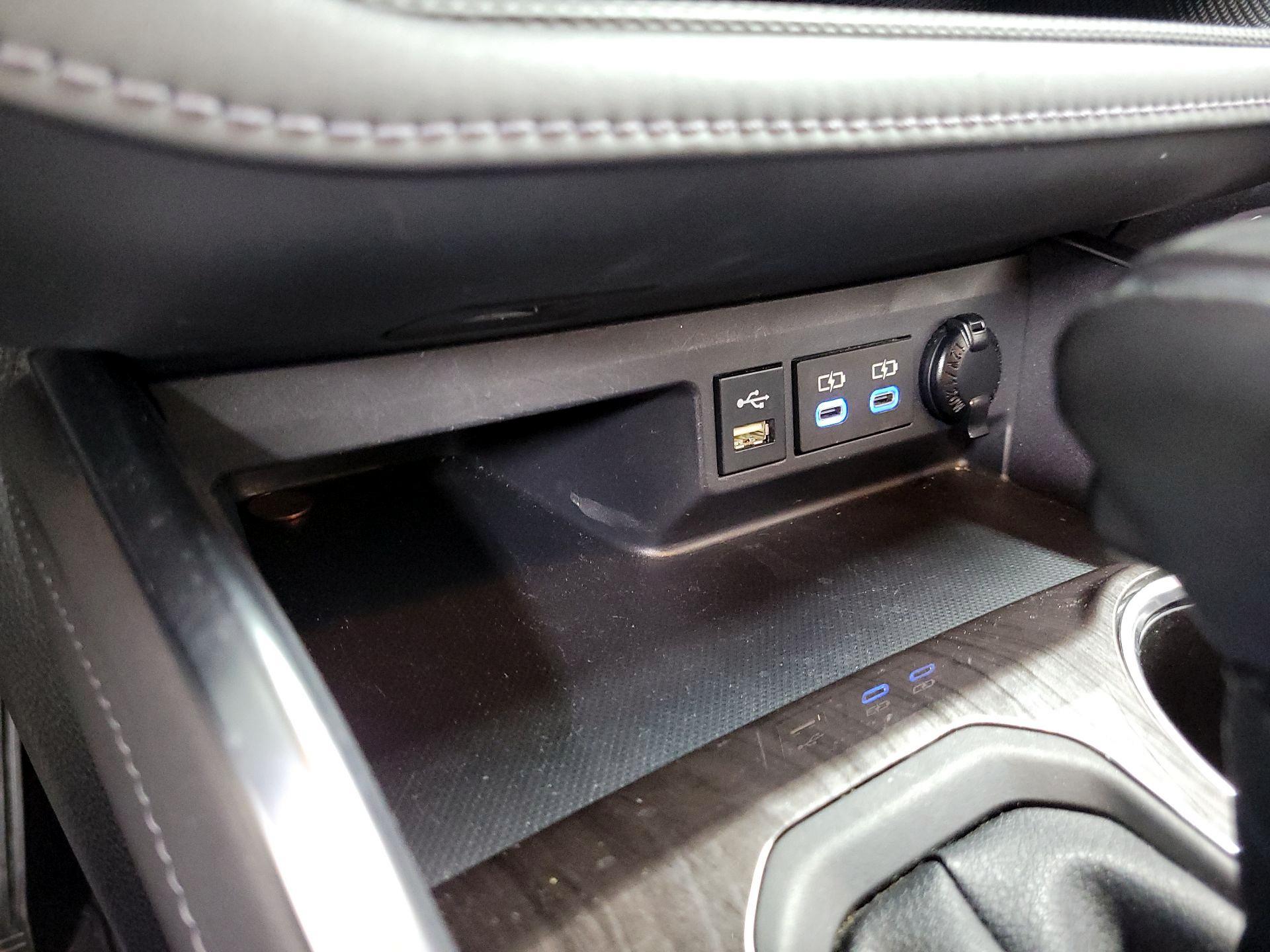 Thumbnail: 2022 Toyota Highlander - 18