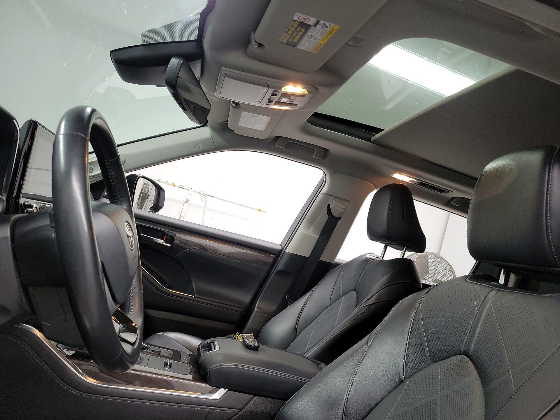 Thumbnail: 2022 Toyota Highlander - 19