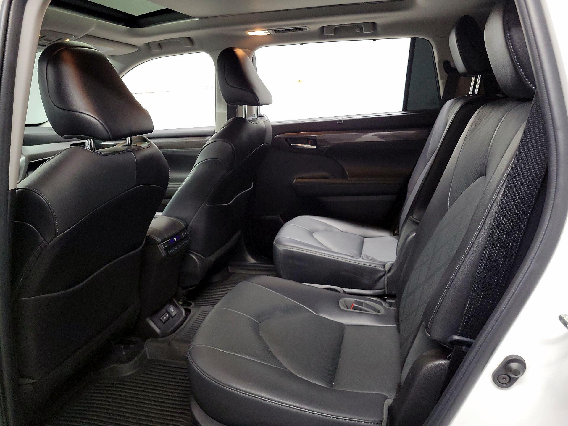 Thumbnail: 2022 Toyota Highlander - 20