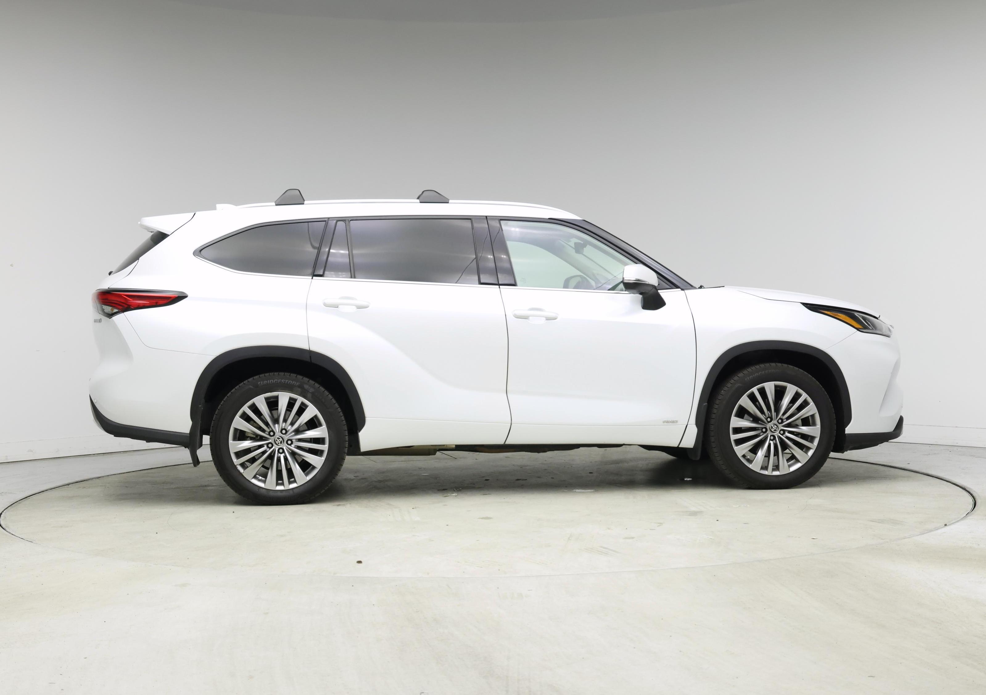 Thumbnail: 2022 Toyota Highlander - 7