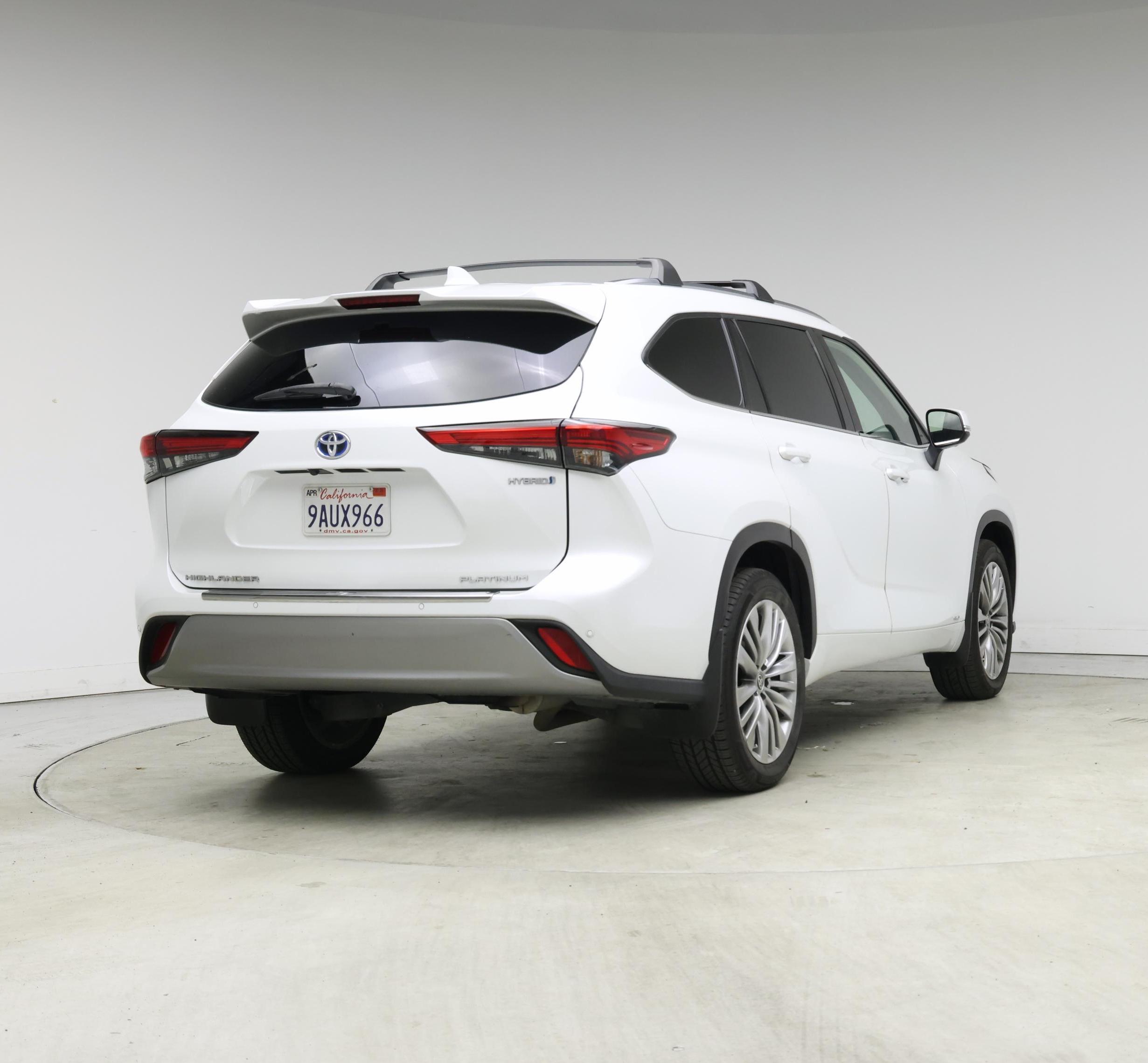 Thumbnail: 2022 Toyota Highlander - 8