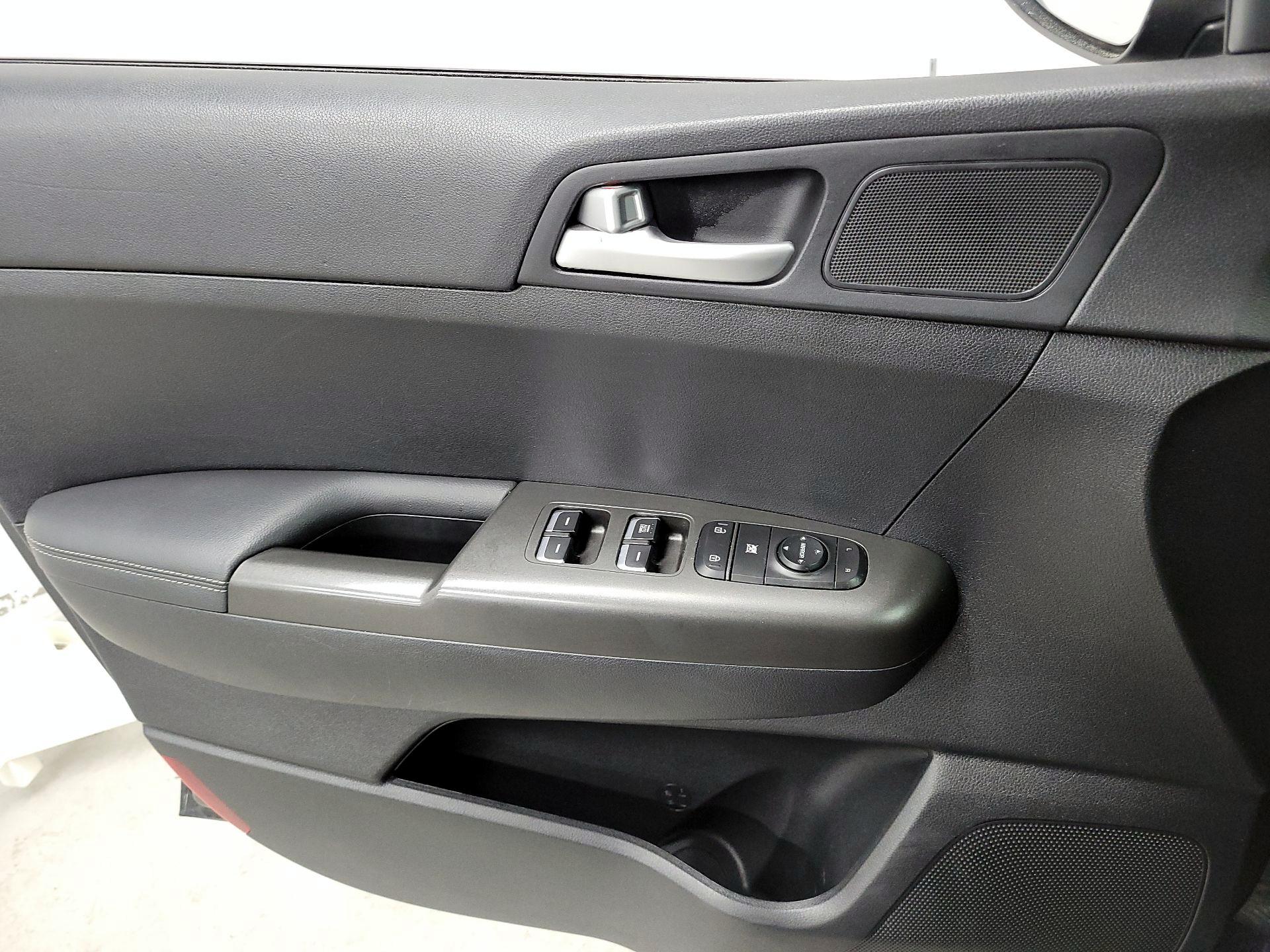 Thumbnail: 2019 Kia Sportage - 12