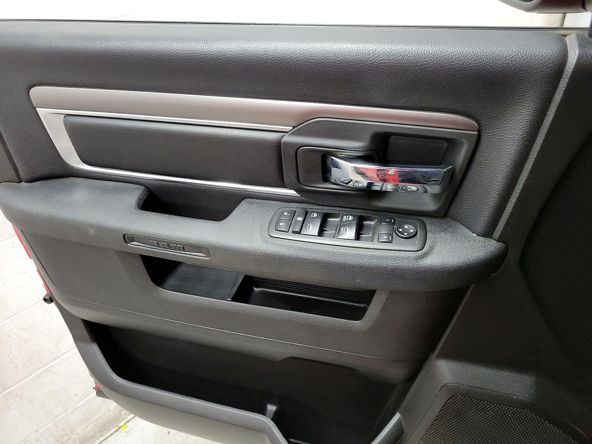 Thumbnail: 2021 RAM 1500 Classic - 12