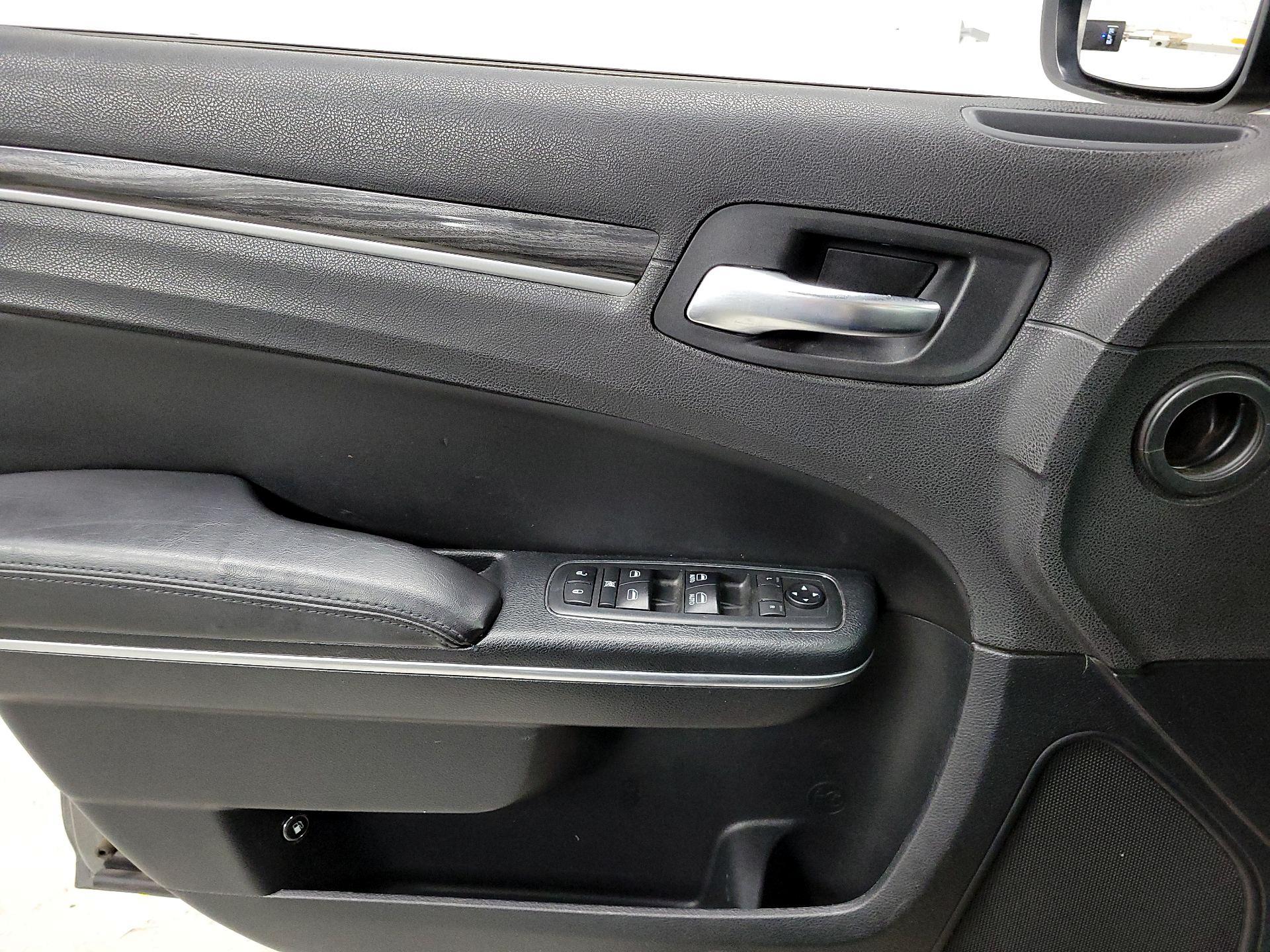 Thumbnail: 2018 Chrysler 300 - 12