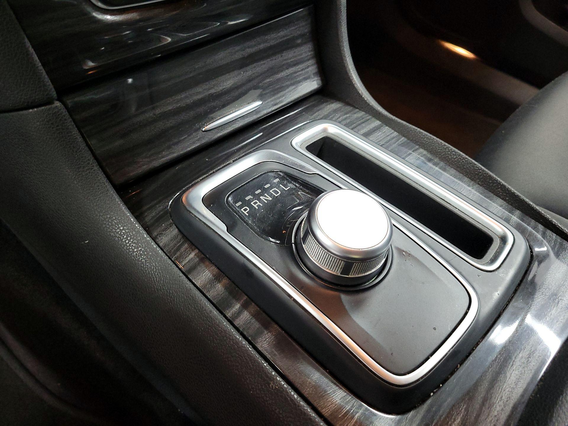 Thumbnail: 2018 Chrysler 300 - 17