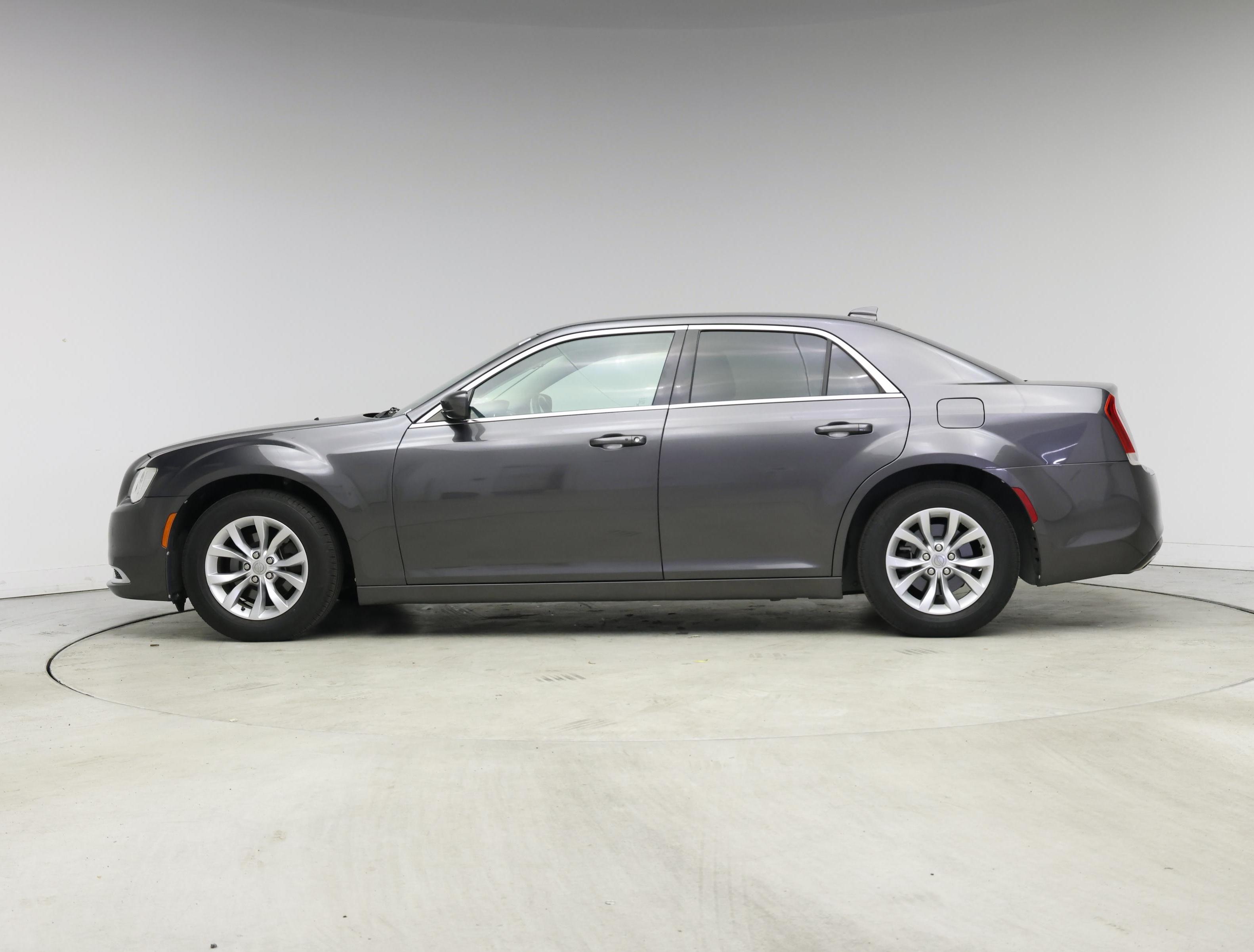 Thumbnail: 2018 Chrysler 300 - 3