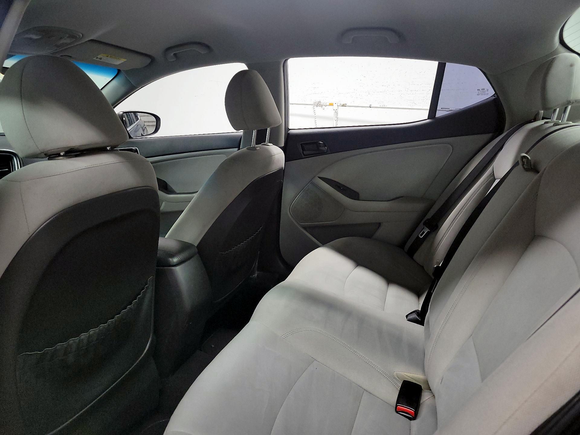 Thumbnail: 2015 Kia Optima - 16