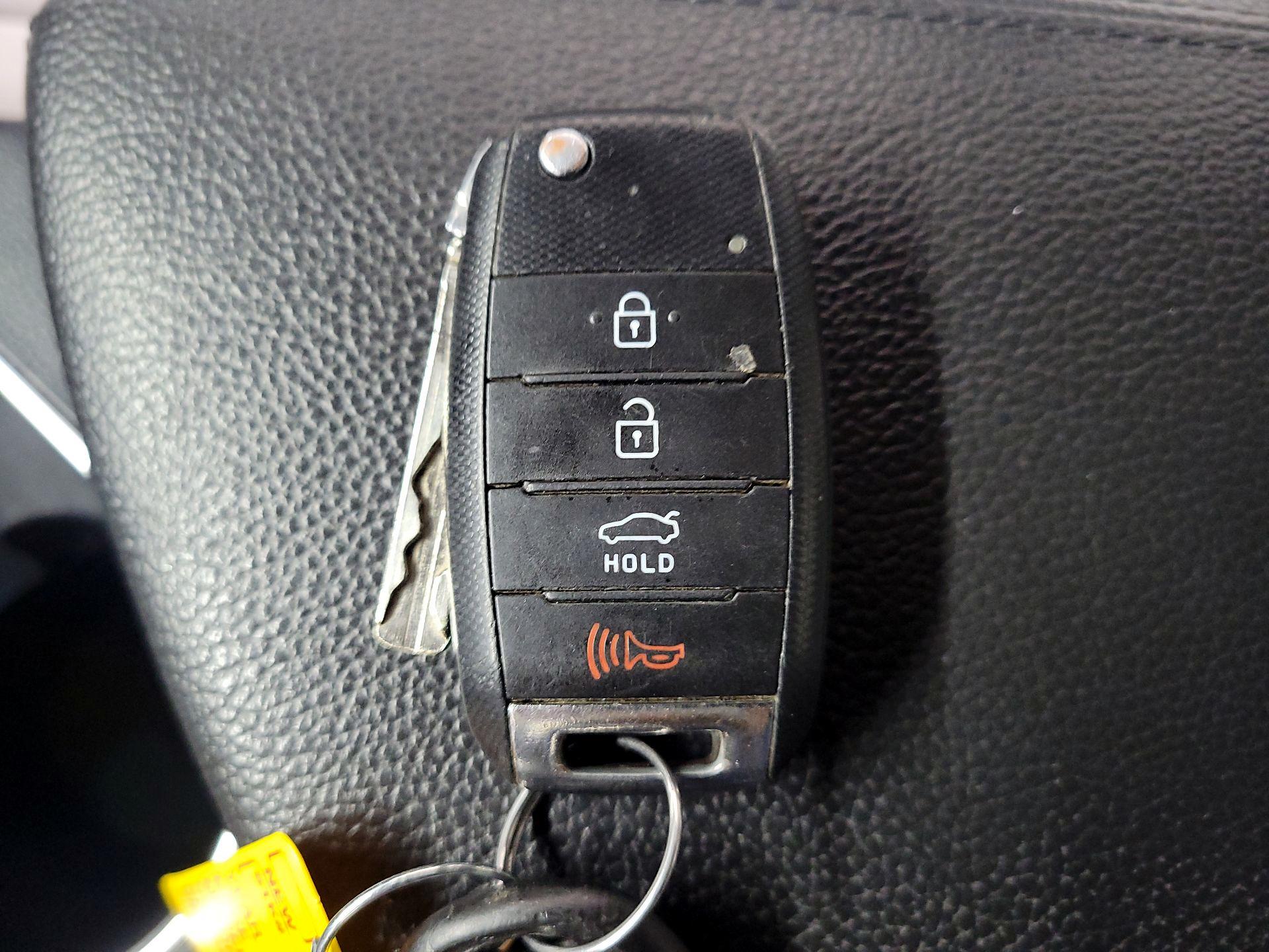 Thumbnail: 2015 Kia Optima - 19