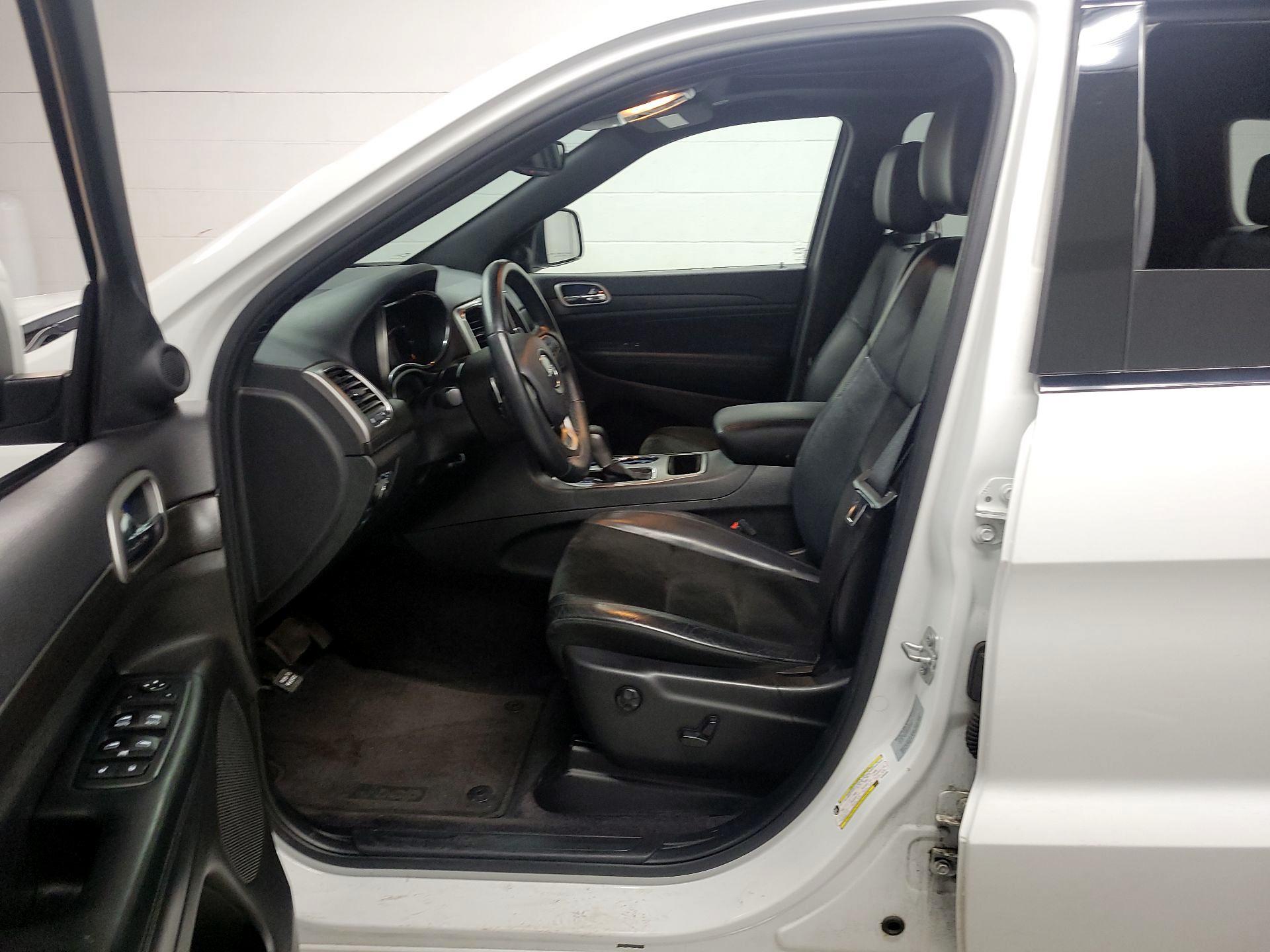 Thumbnail: 2017 Jeep Grand Cherokee - 11