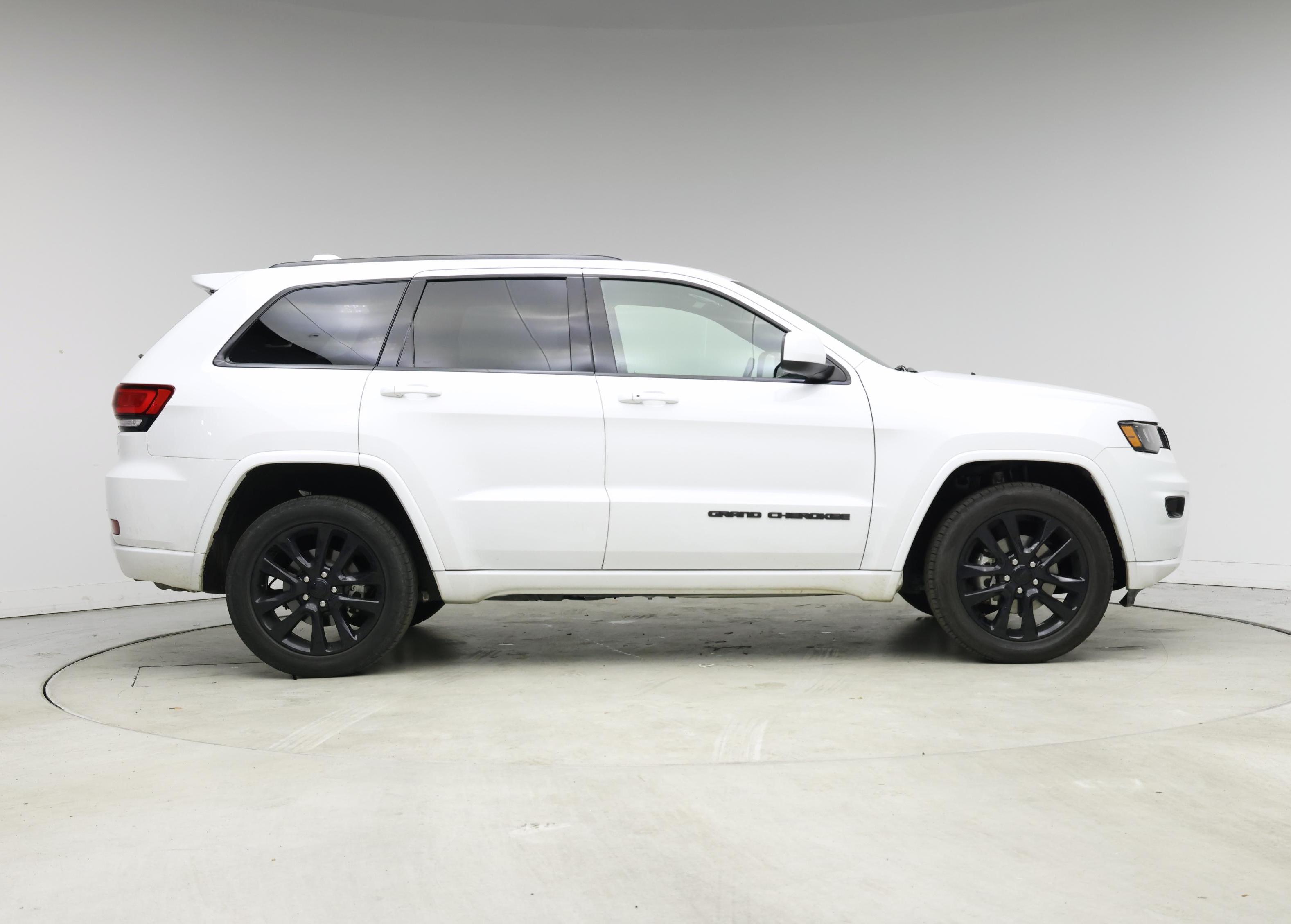 Thumbnail: 2017 Jeep Grand Cherokee - 7