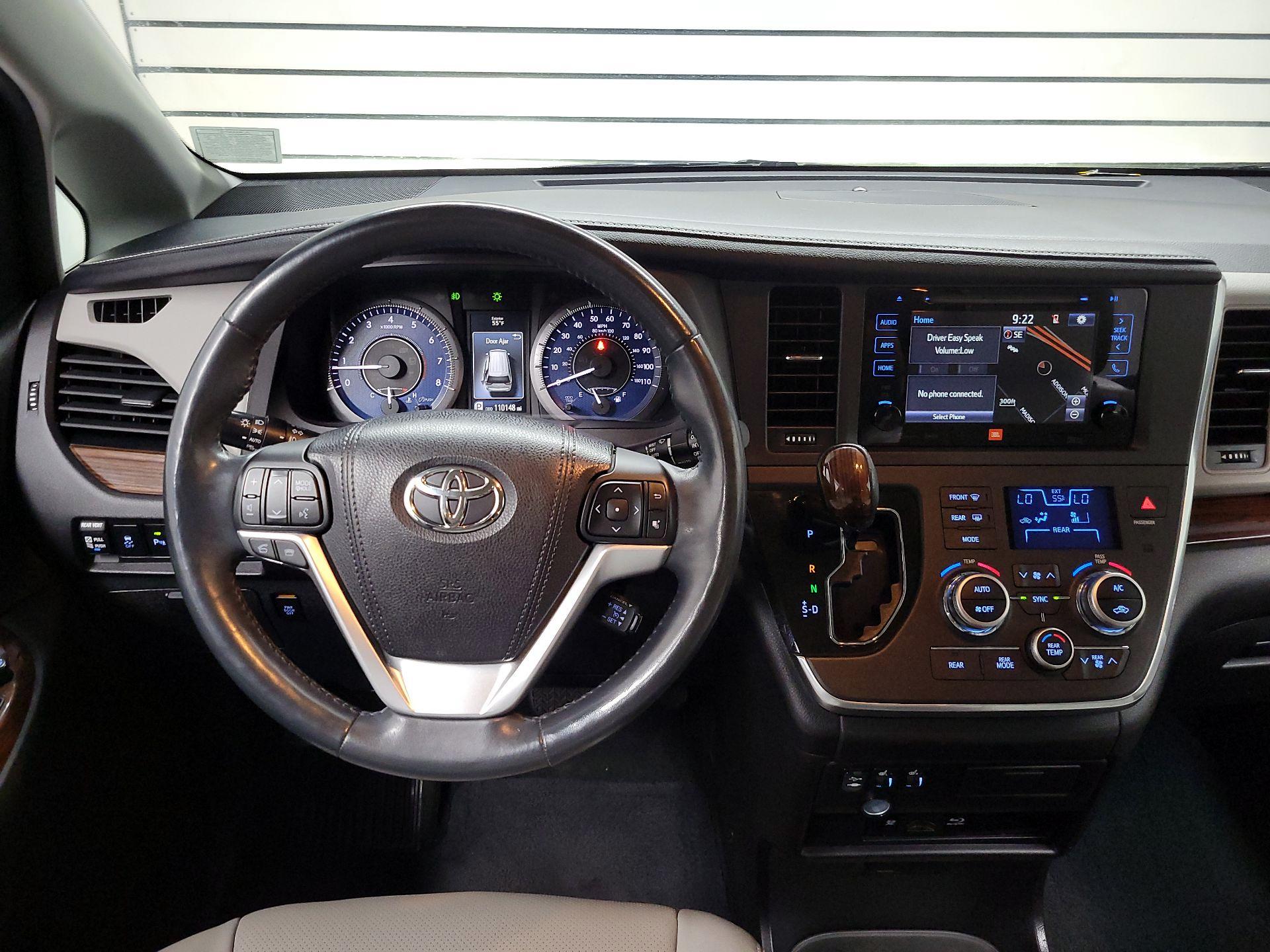 Thumbnail: 2016 Toyota Sienna - 9