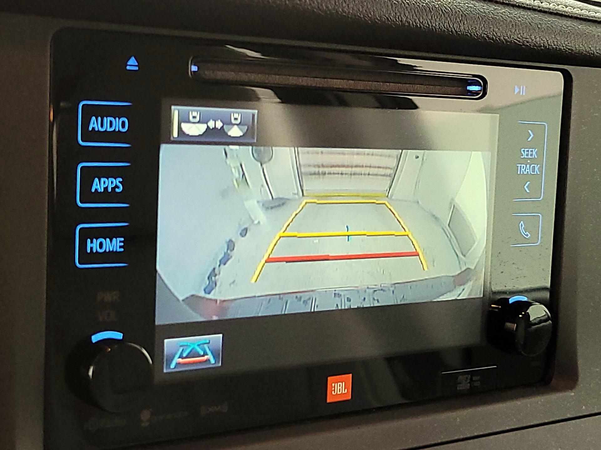 Thumbnail: 2016 Toyota Sienna - 13