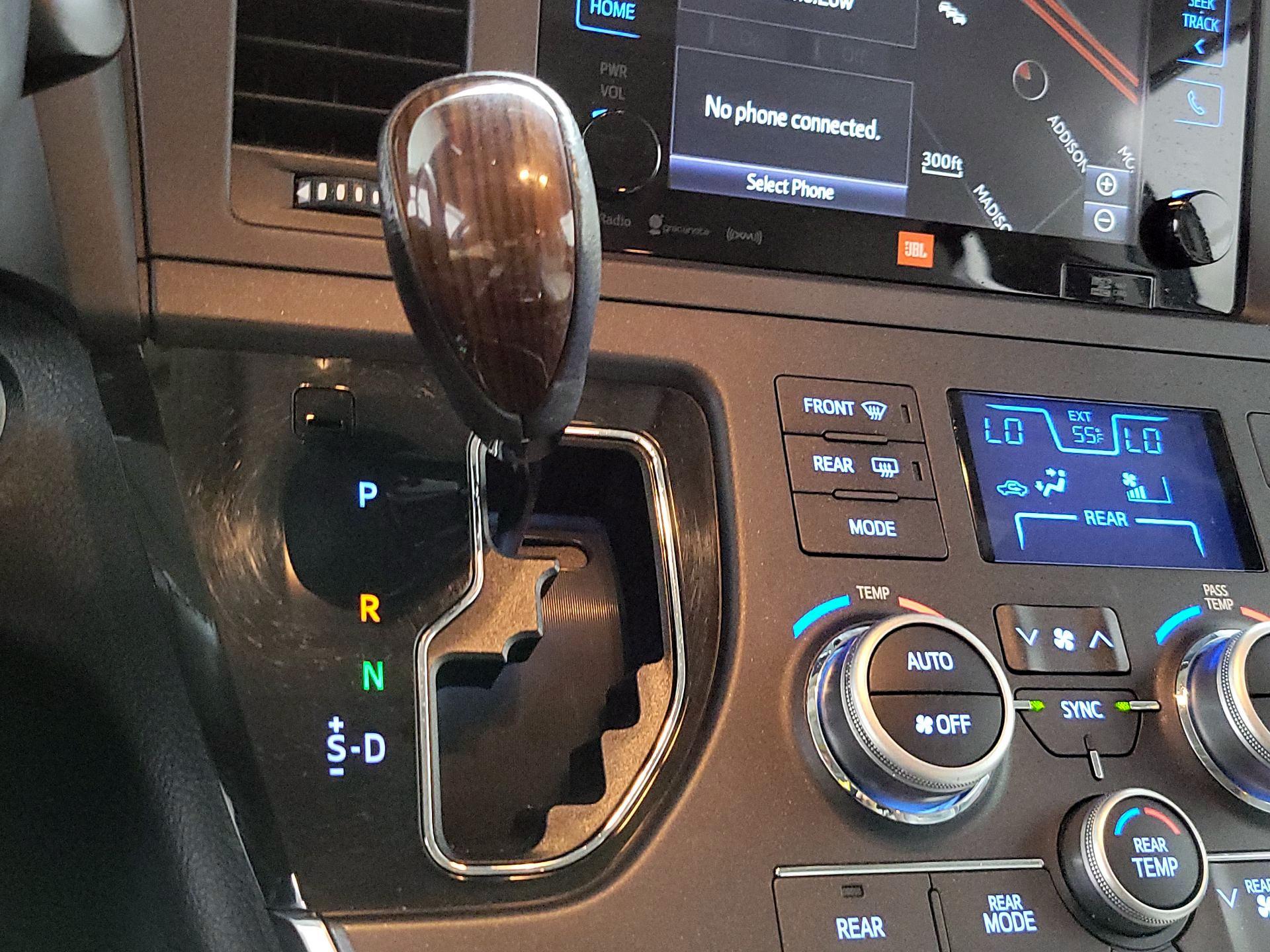 Thumbnail: 2016 Toyota Sienna - 16