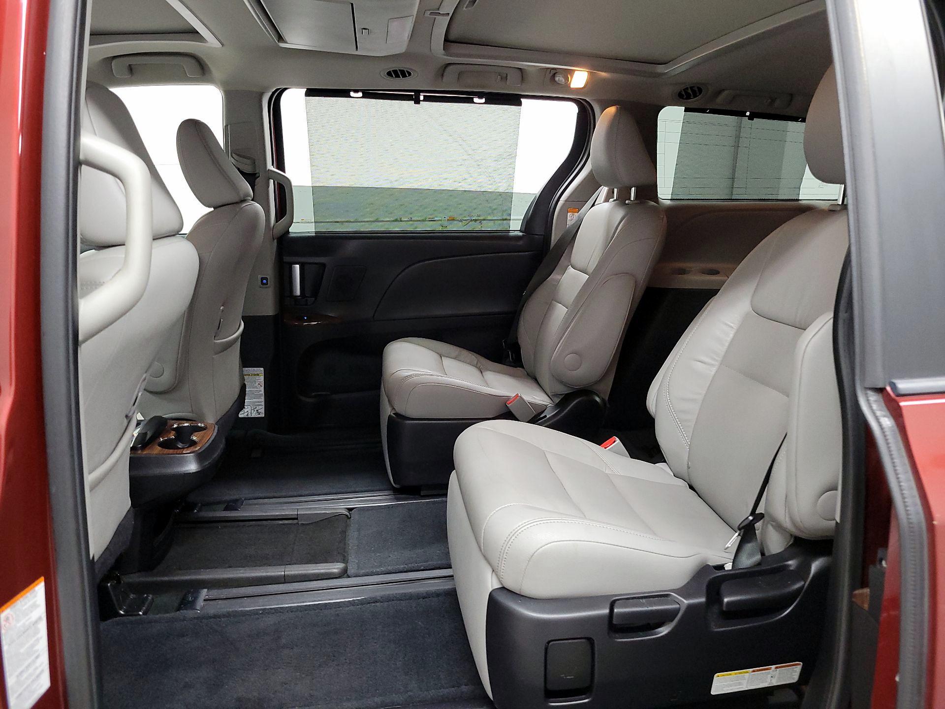 Thumbnail: 2016 Toyota Sienna - 17