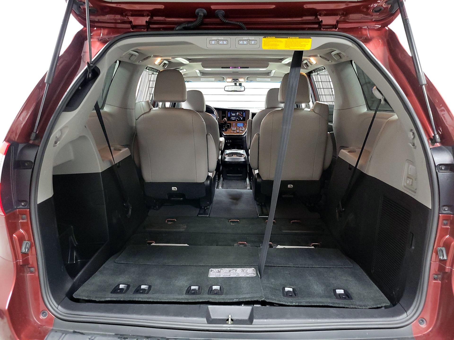 Thumbnail: 2016 Toyota Sienna - 18