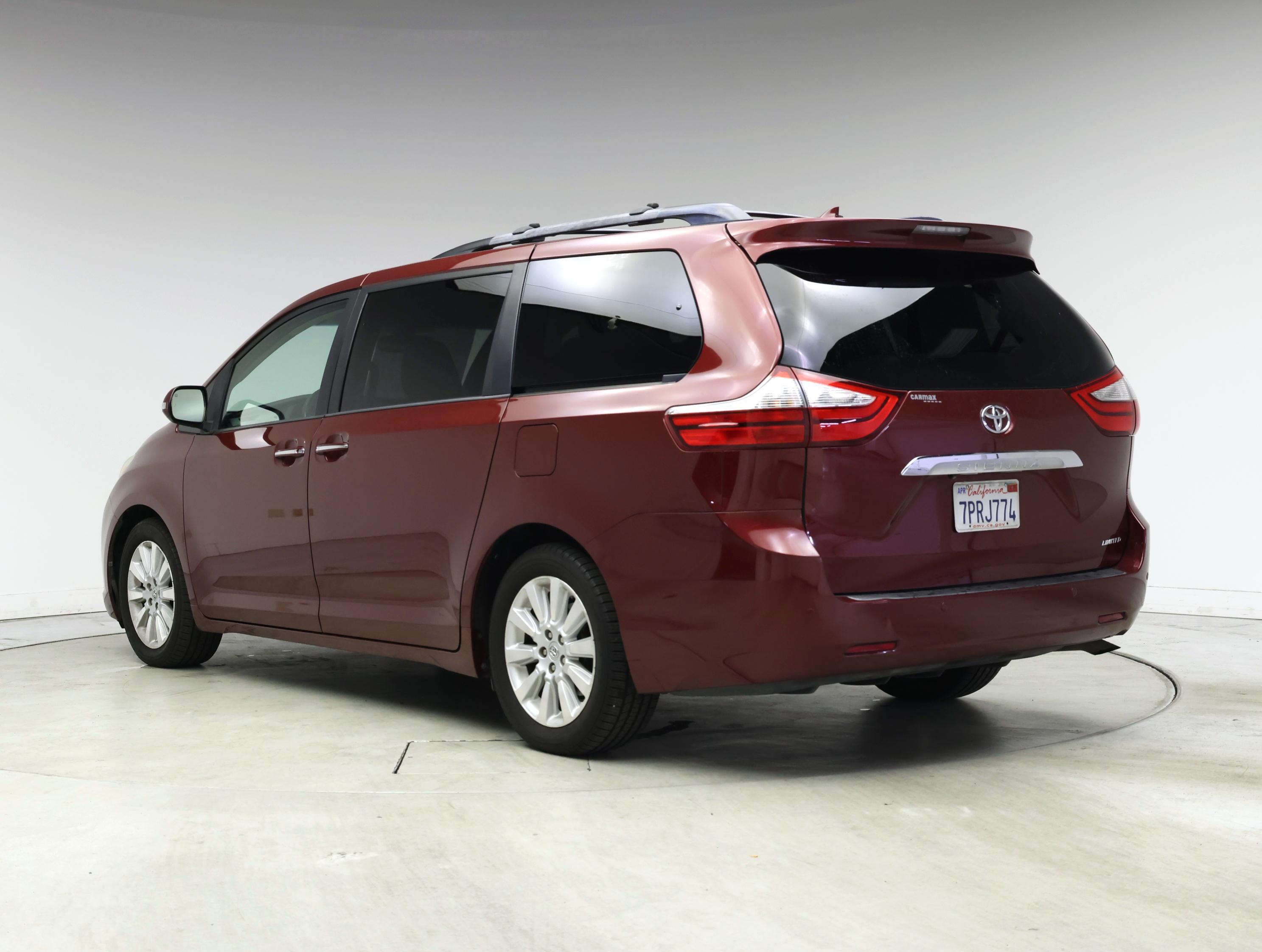 Thumbnail: 2016 Toyota Sienna - 2