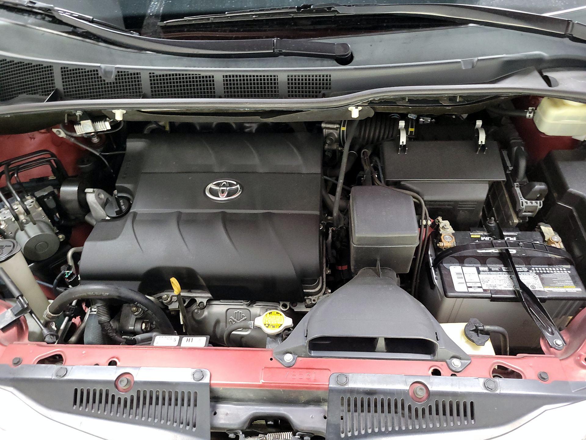 Thumbnail: 2016 Toyota Sienna - 19