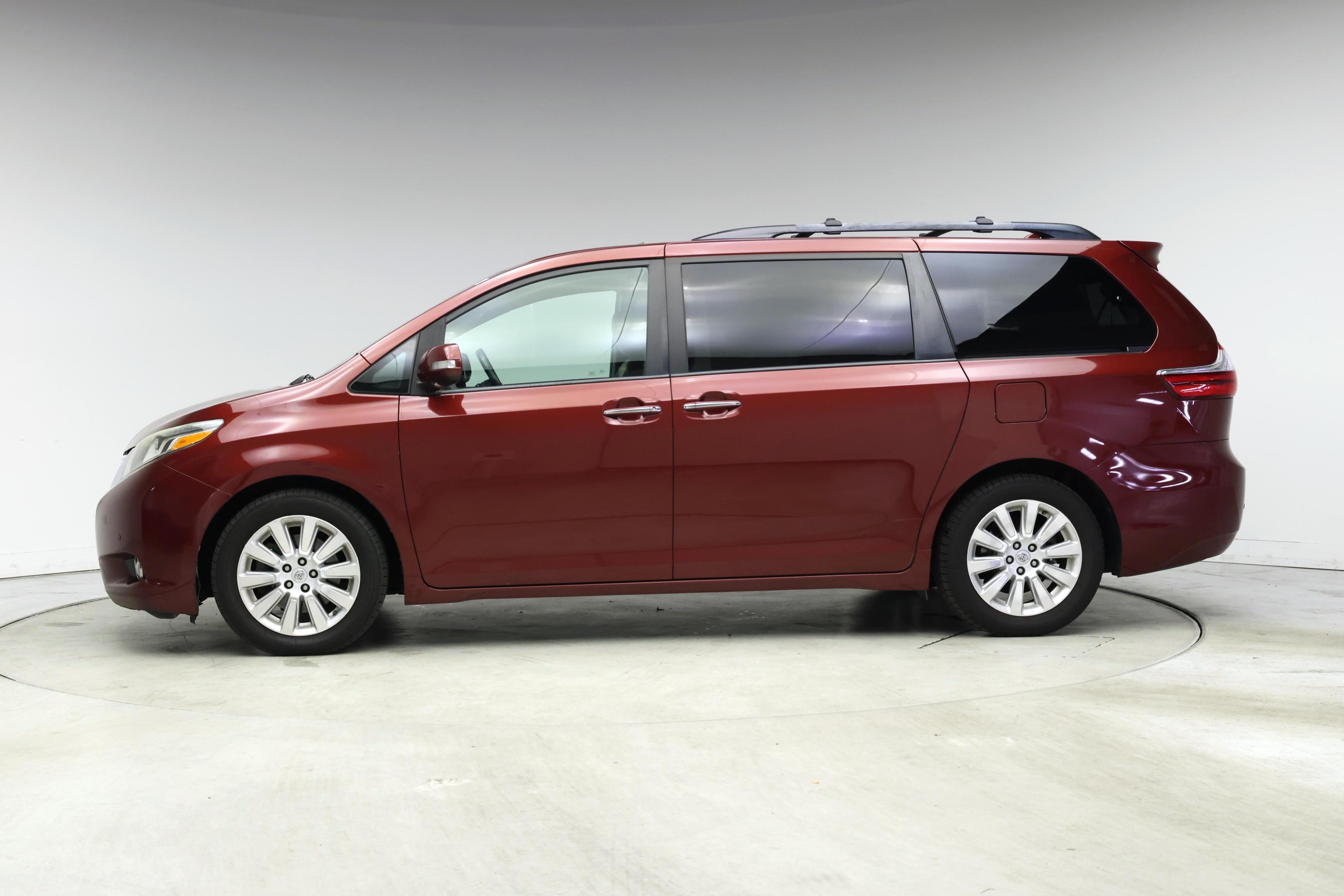 Thumbnail: 2016 Toyota Sienna - 3