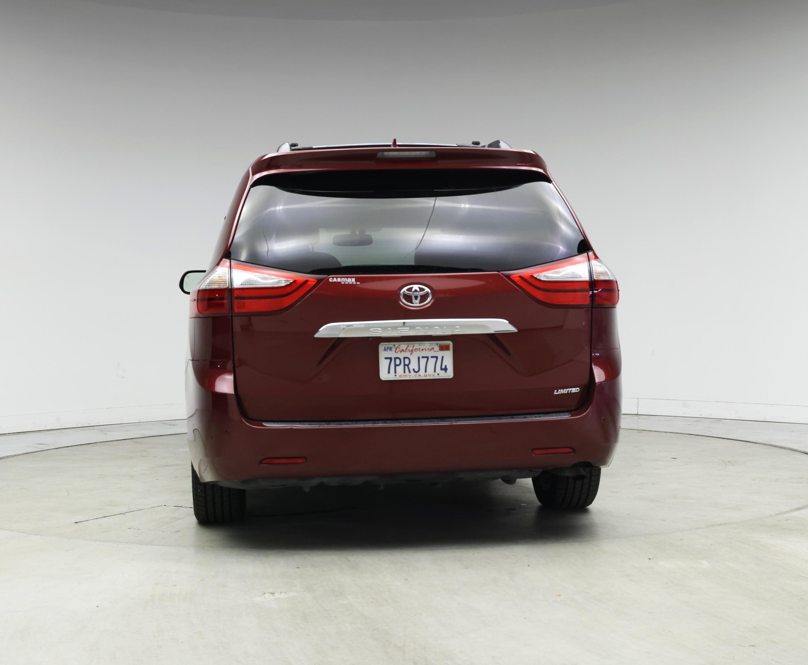 Thumbnail: 2016 Toyota Sienna - 6