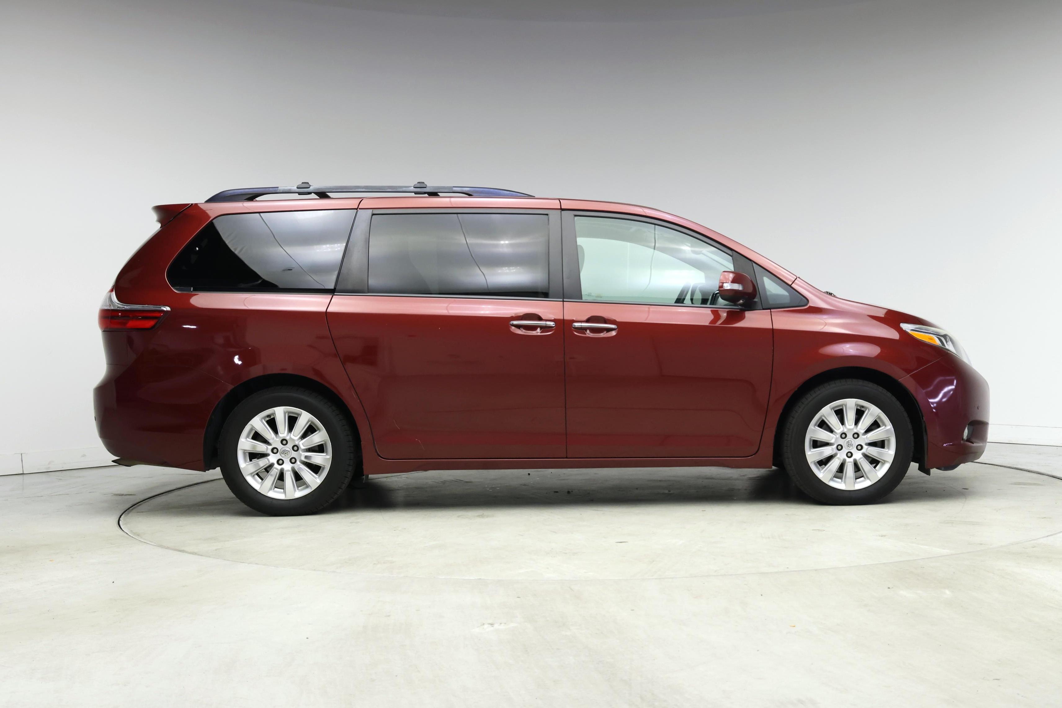Thumbnail: 2016 Toyota Sienna - 7
