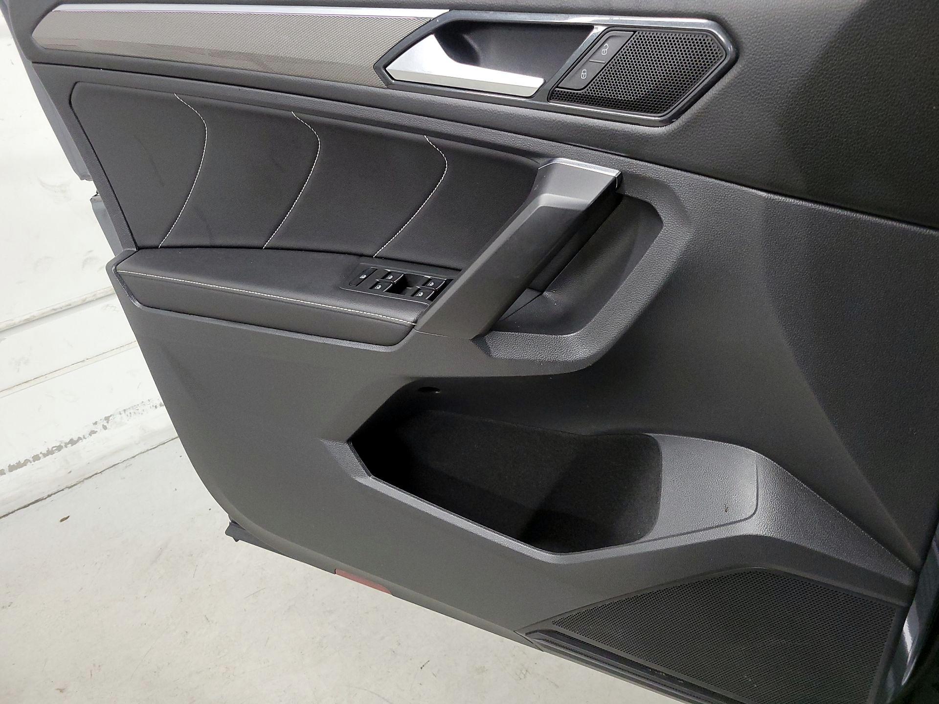 Thumbnail: 2023 Volkswagen Tiguan - 12