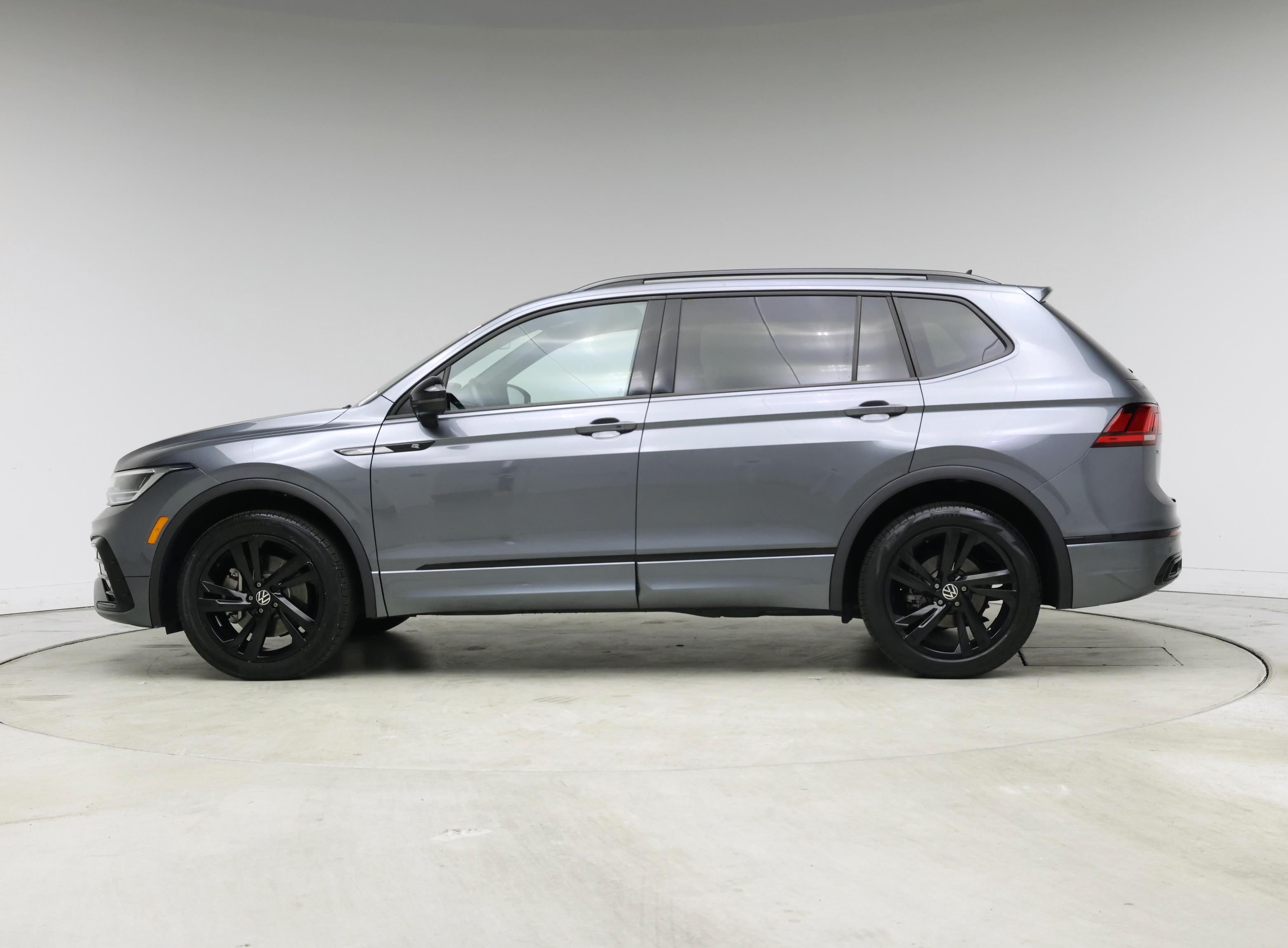 Thumbnail: 2023 Volkswagen Tiguan - 3