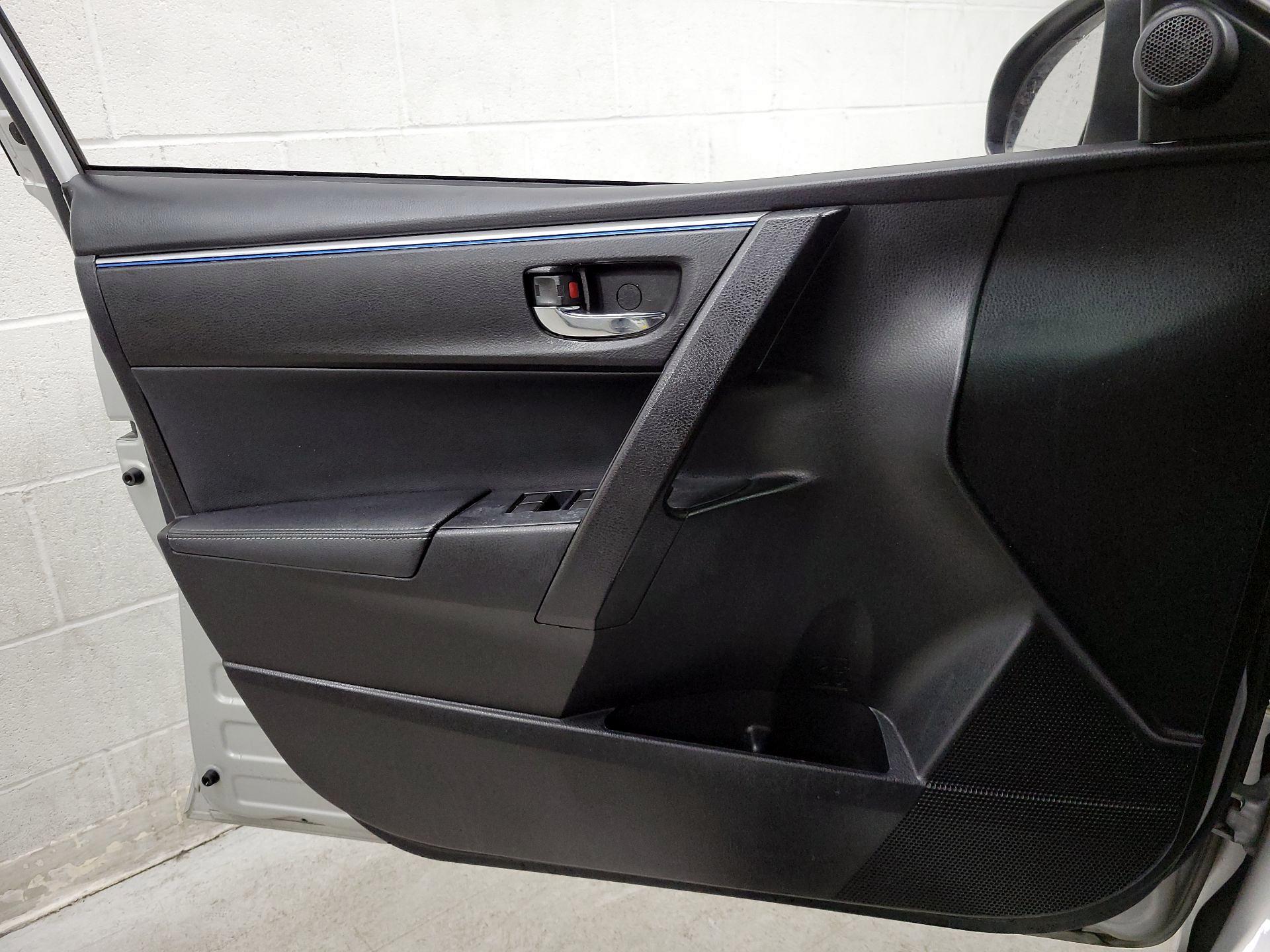 Thumbnail: 2015 Toyota Corolla - 12