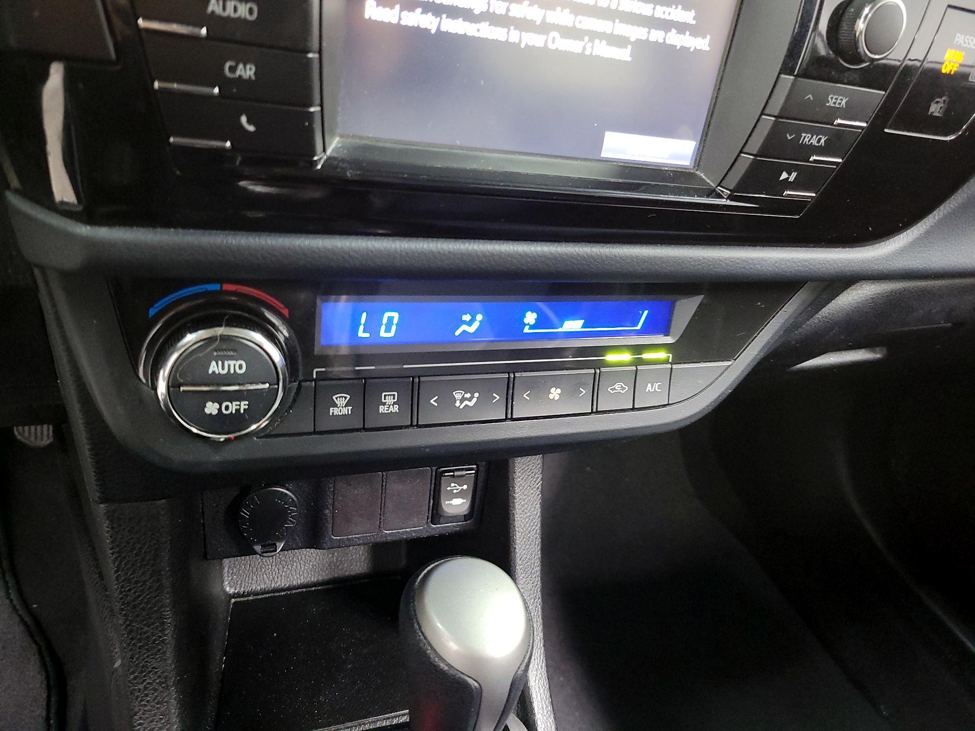 Thumbnail: 2015 Toyota Corolla - 15