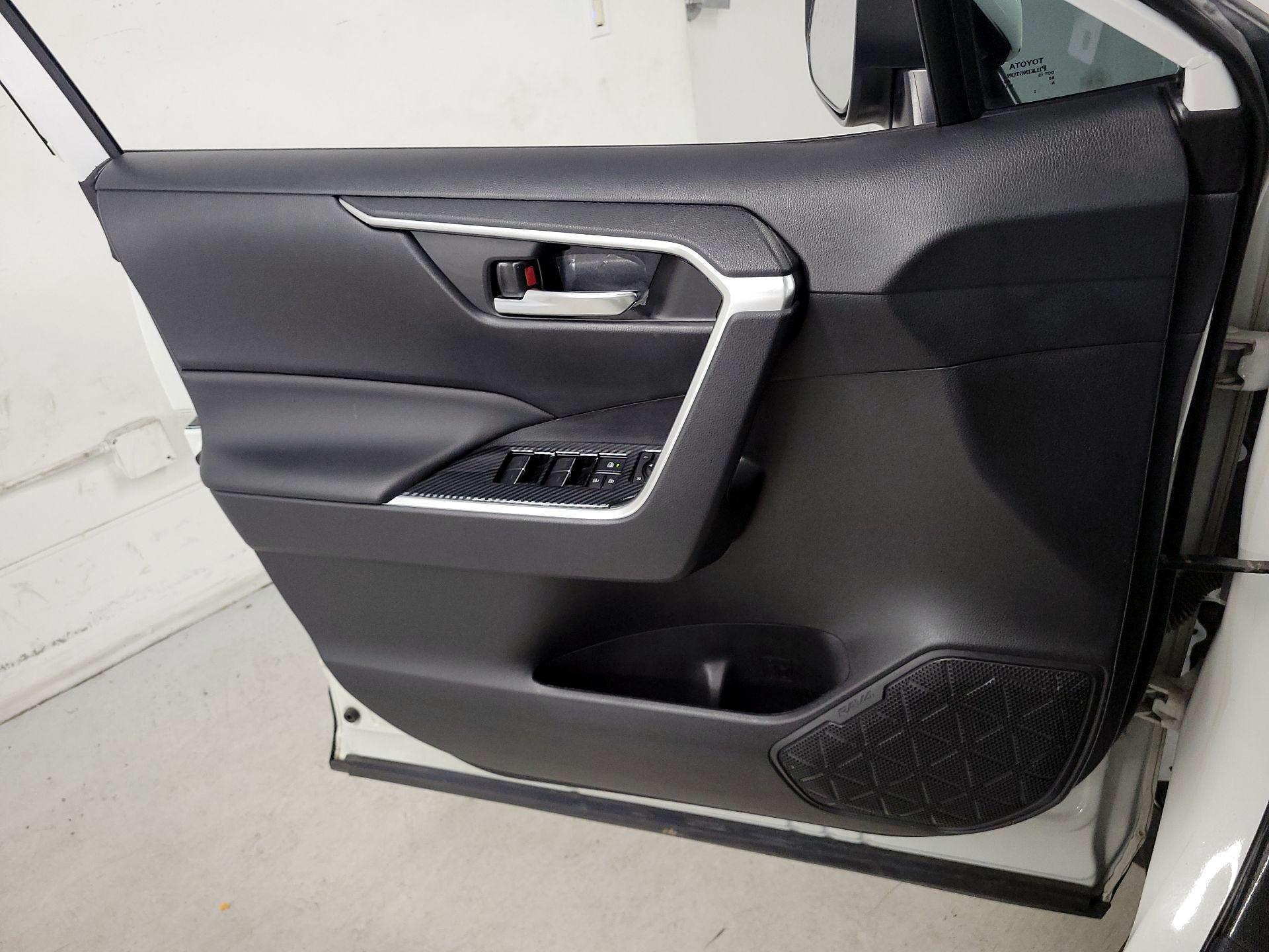 Thumbnail: 2023 Toyota RAV4 - 12