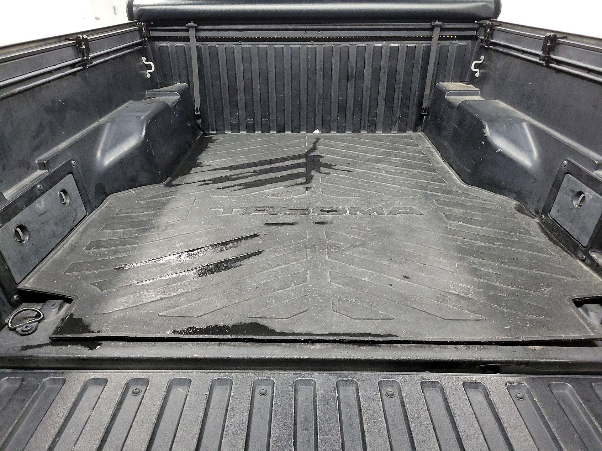 Thumbnail: 2018 Toyota Tacoma - 17