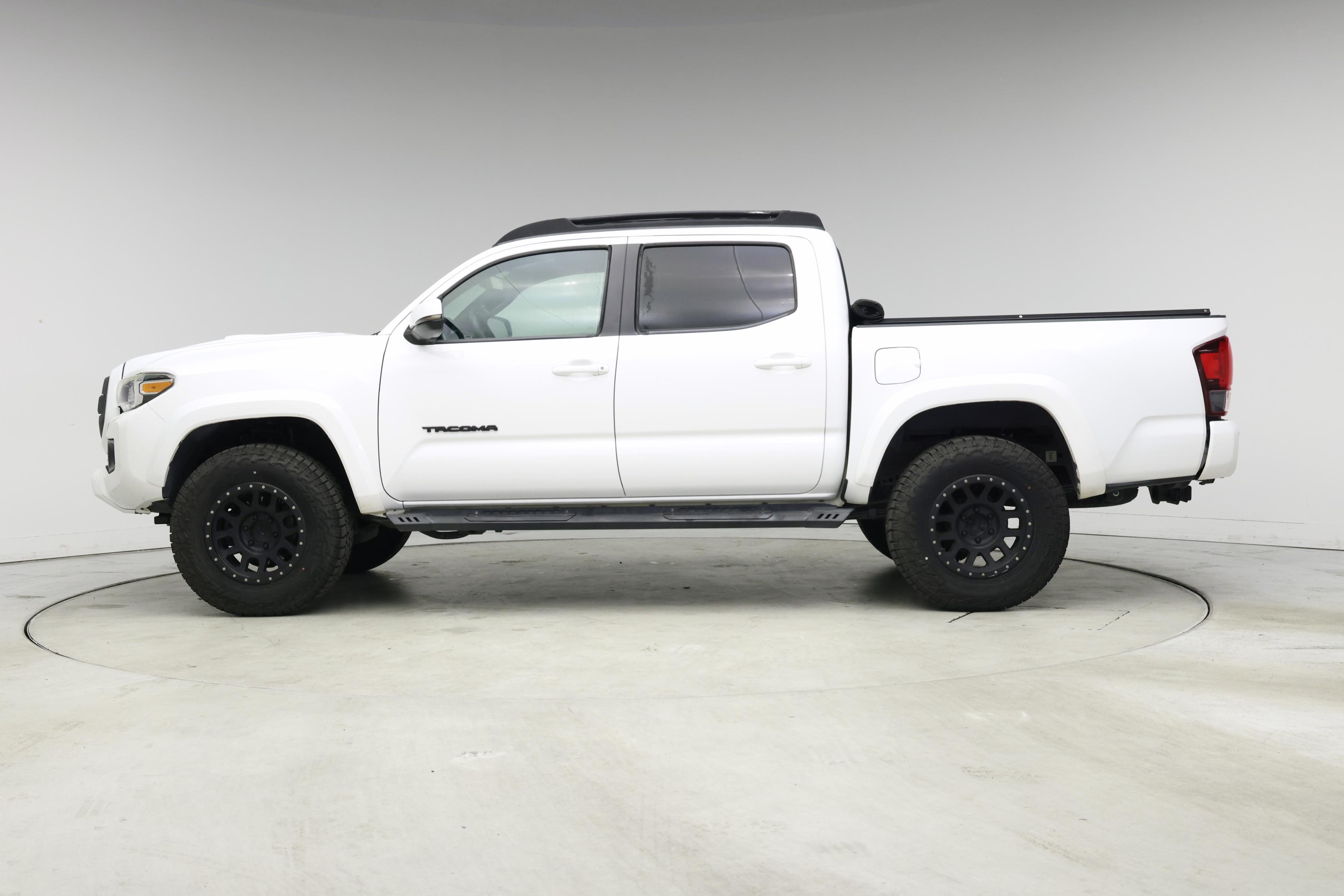 Thumbnail: 2018 Toyota Tacoma - 3