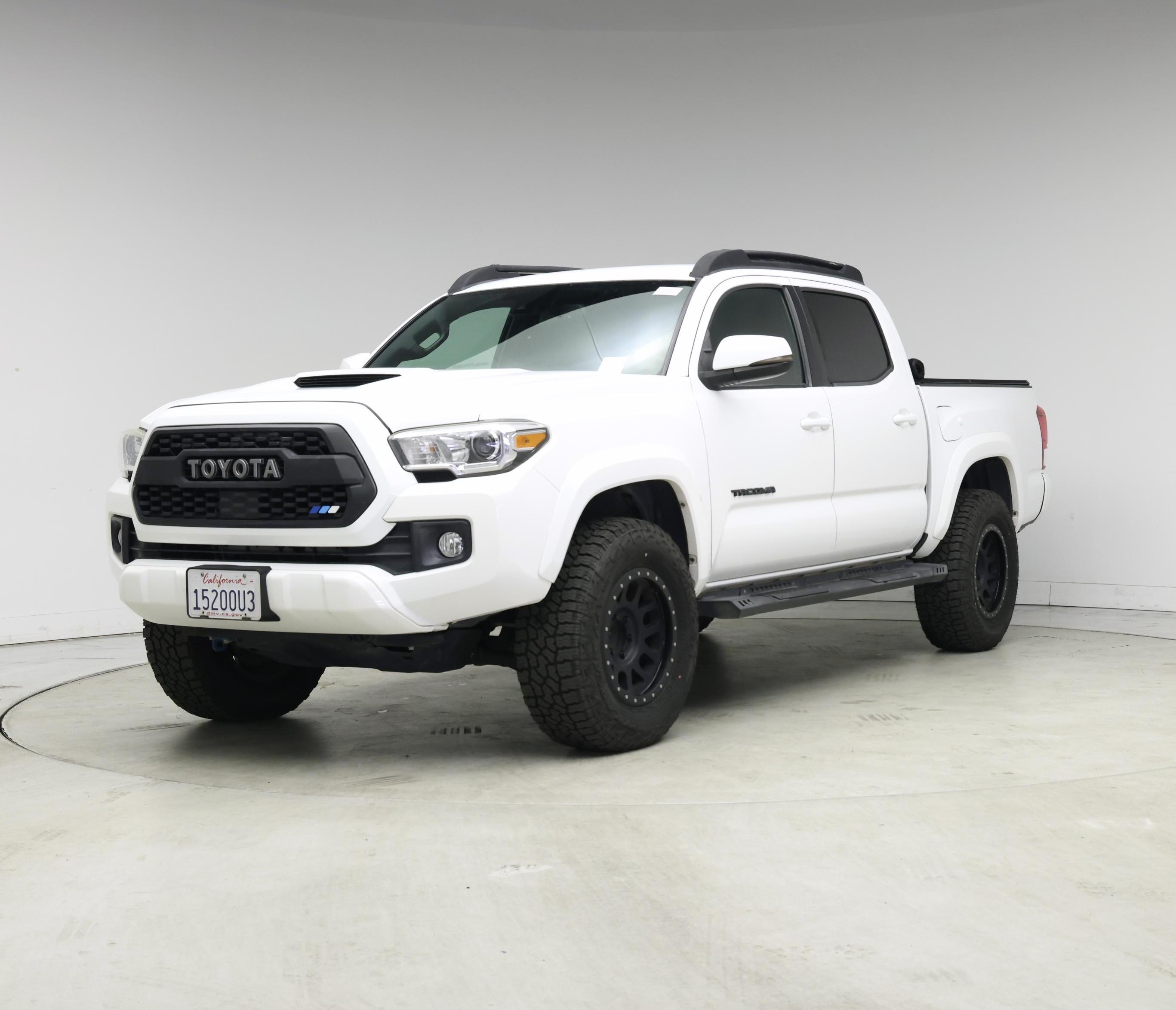 Thumbnail: 2018 Toyota Tacoma - 4