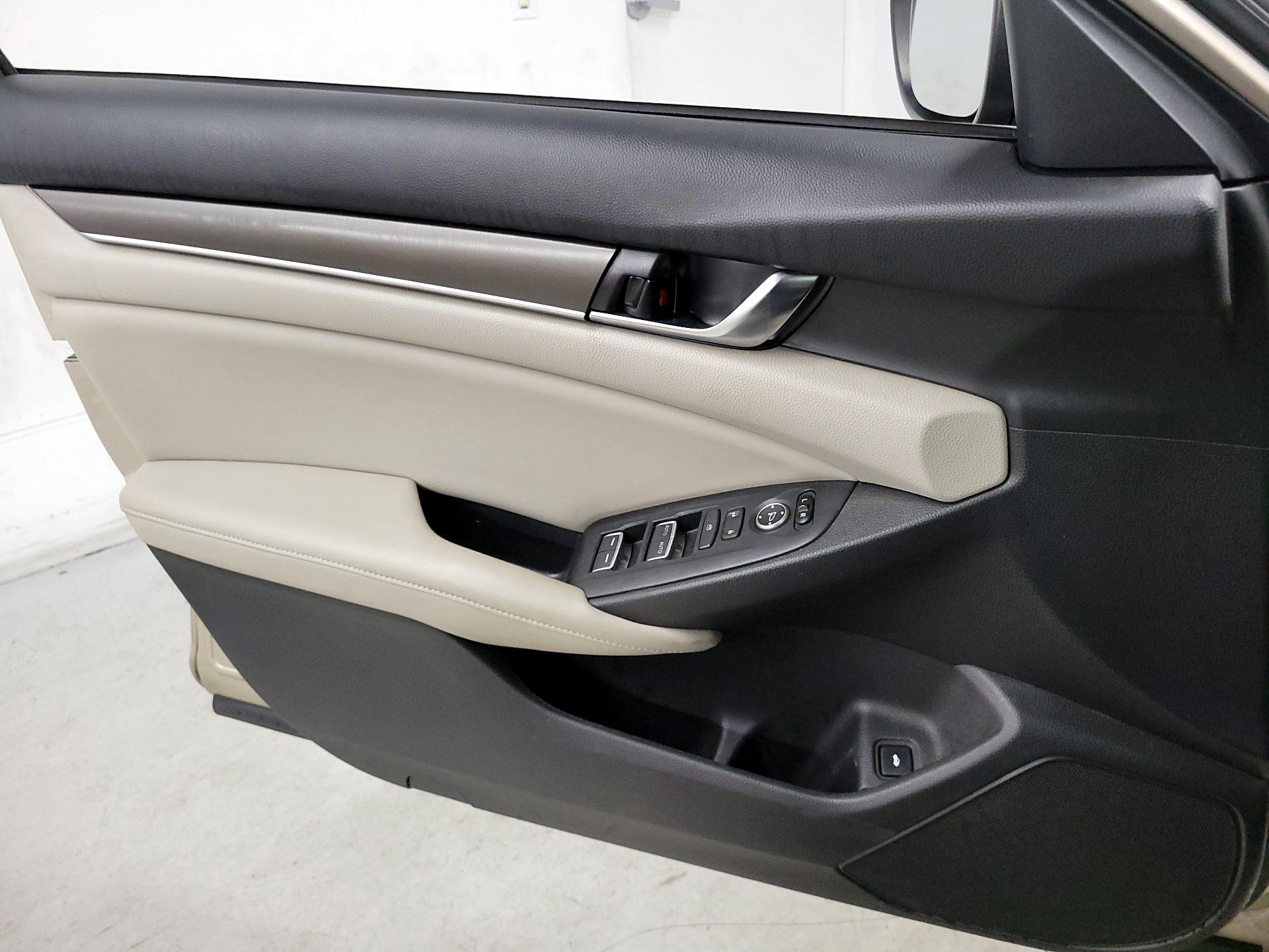 Thumbnail: 2018 Honda Accord - 12